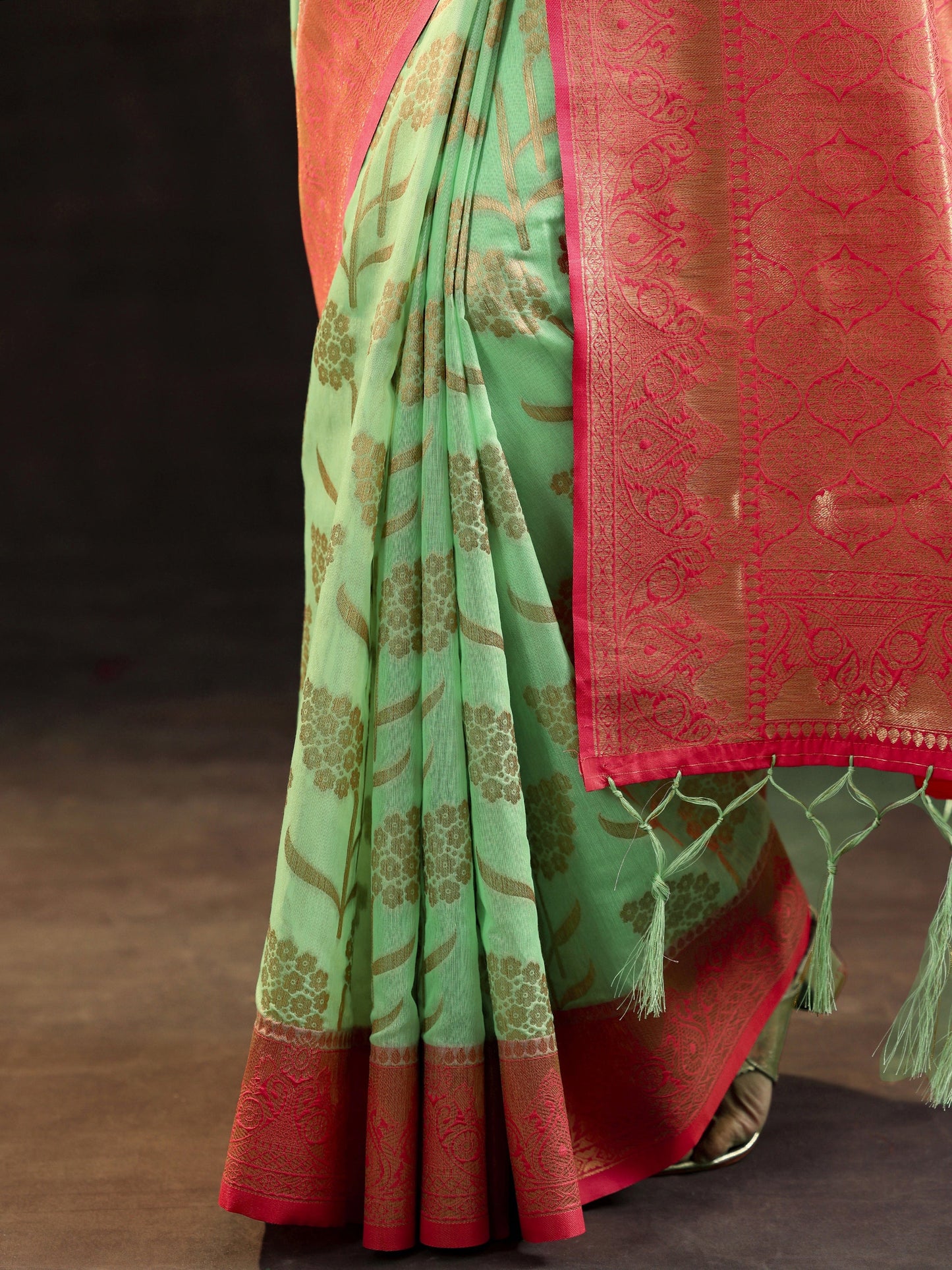 Green Woven Design Silk Blend Saree With Unstitched Blouse Piece