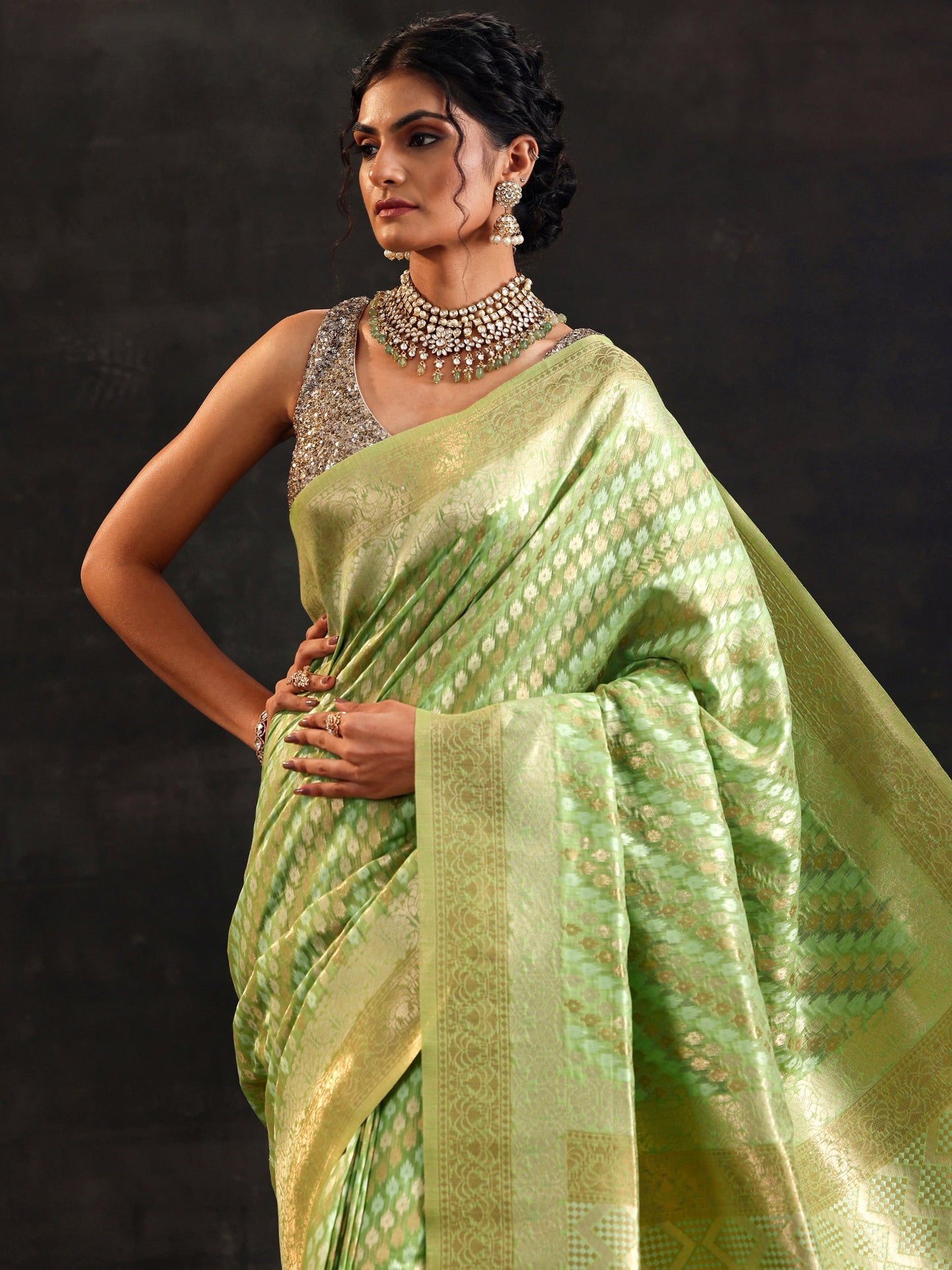Green Woven Design Banarasi Silk Blend Saree With Unstitched Blouse Piece