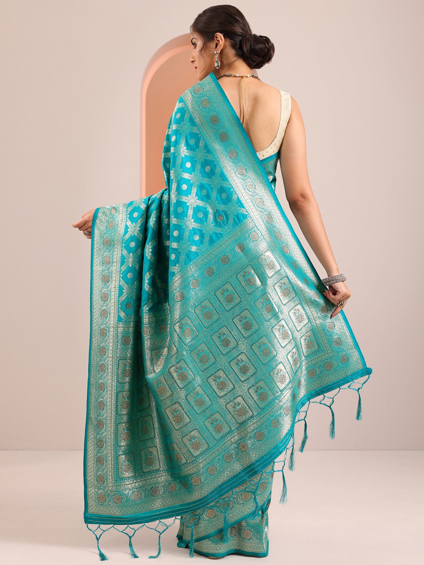 Blue Woven Design Banarasi Silk Blend Saree With Unstitched Blouse Piece