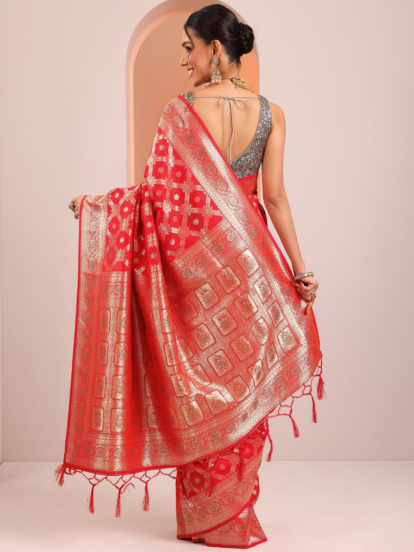 Red Woven Design Banarasi Silk Blend Saree With Unstitched Blouse Piece