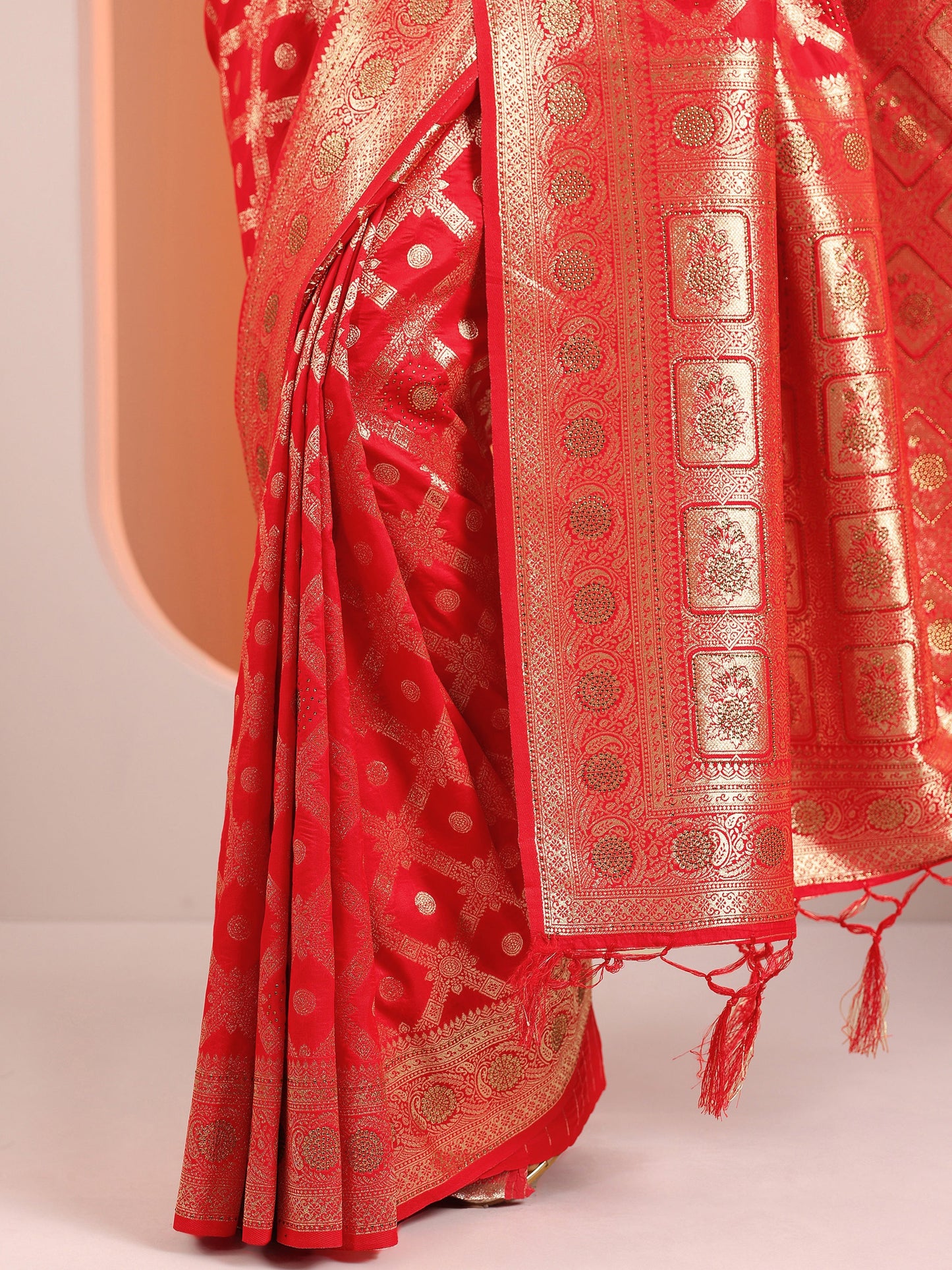 Red Woven Design Banarasi Silk Blend Saree With Unstitched Blouse Piece