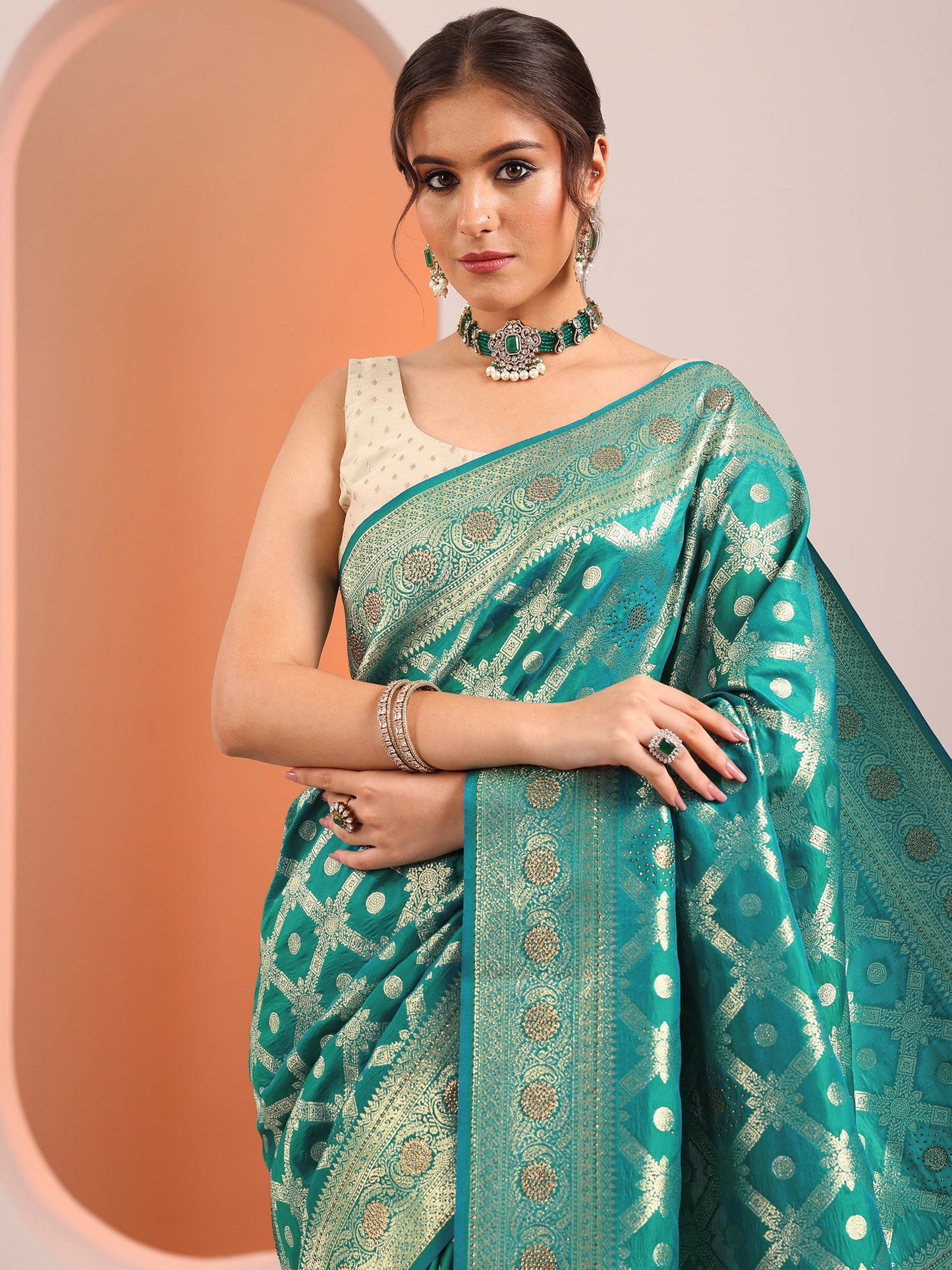 Green Woven Design Banarasi Silk Blend Saree With Unstitched Blouse Piece
