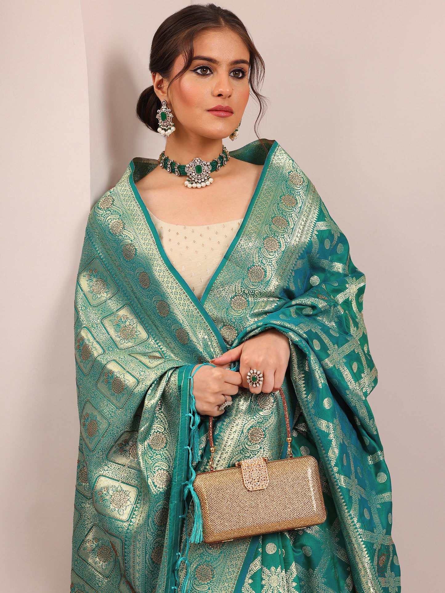 Green Woven Design Banarasi Silk Blend Saree With Unstitched Blouse Piece