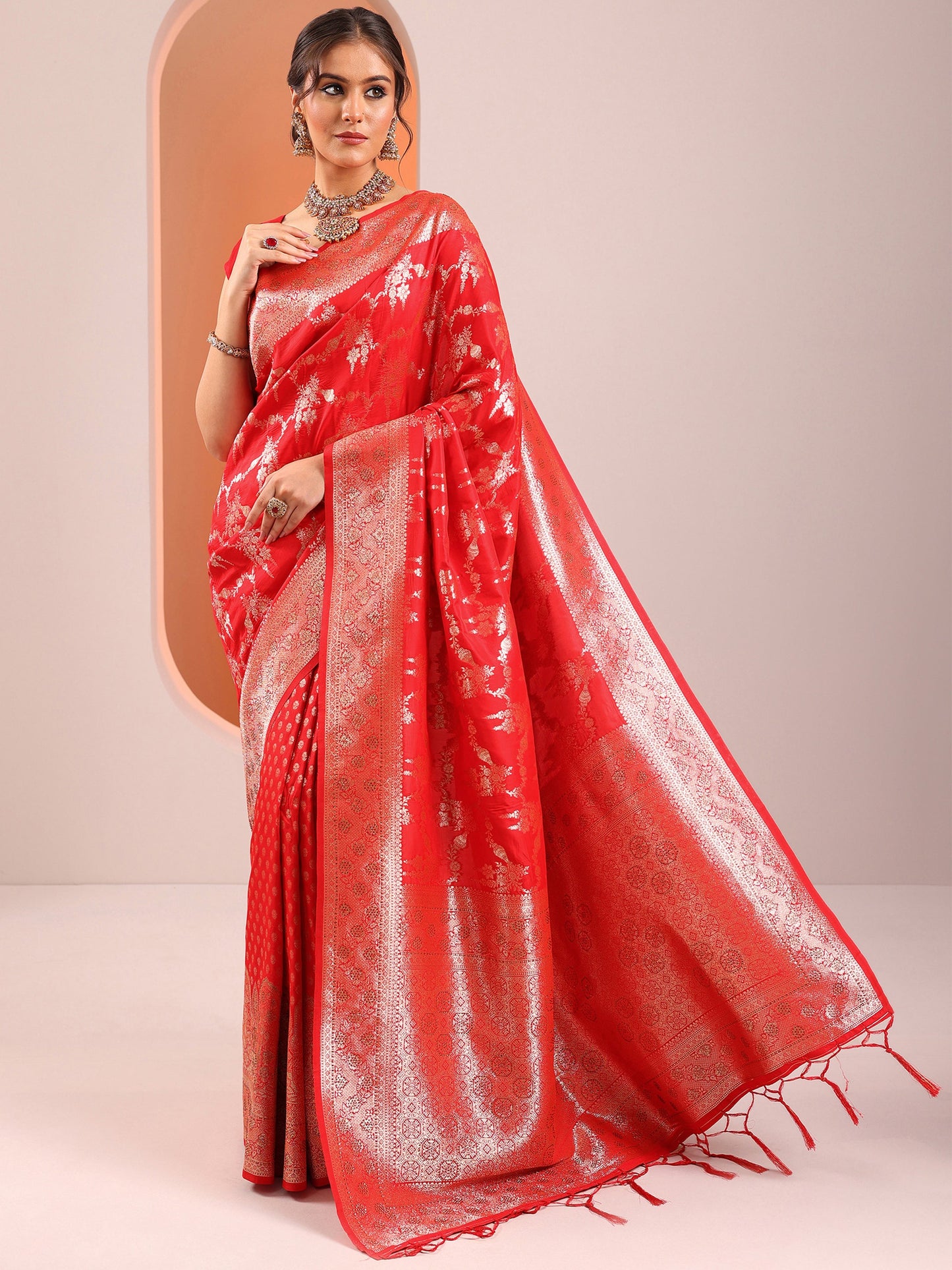 Red Woven Design Silk Blend Saree With Unstitched Blouse Piece