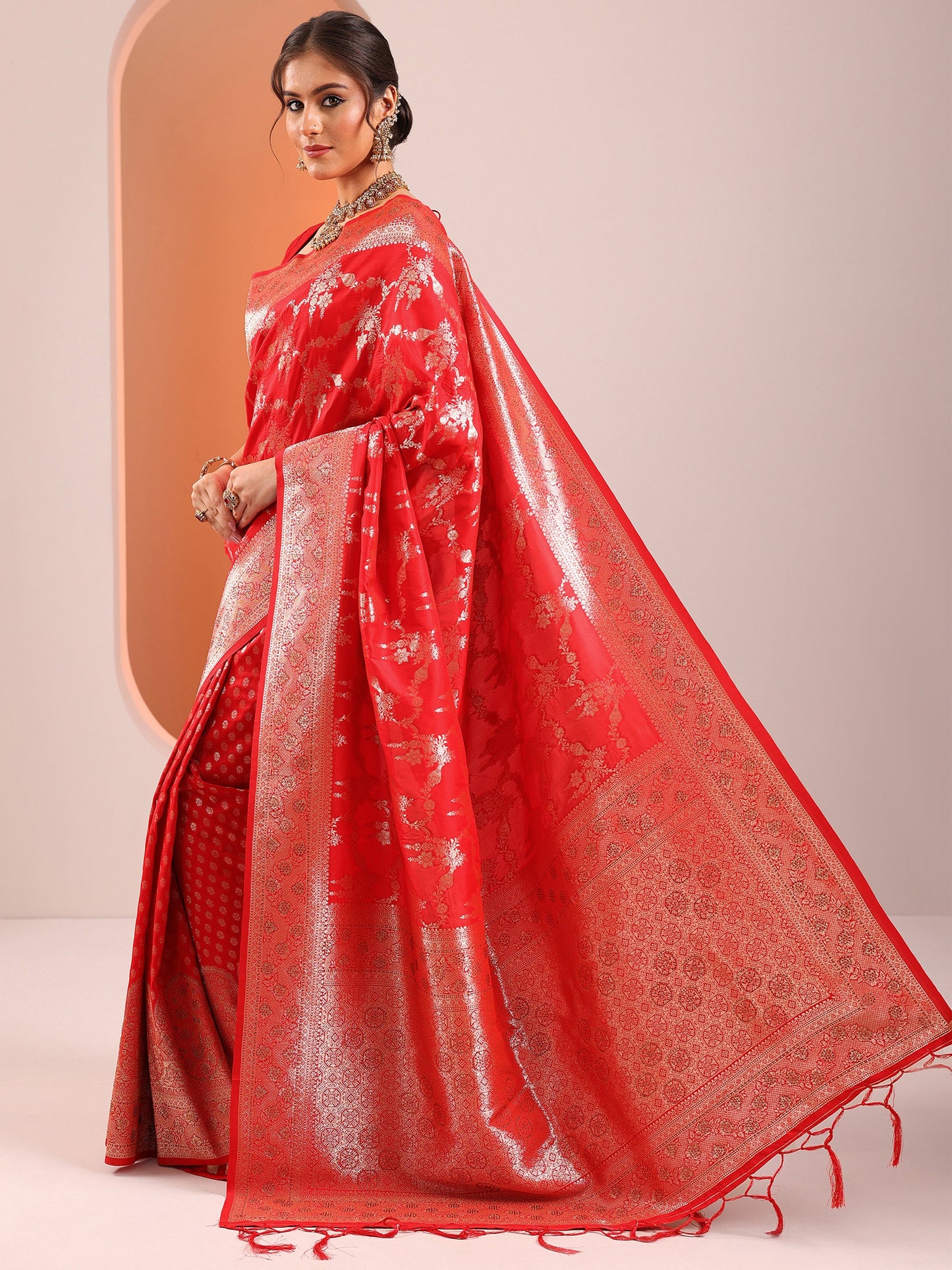 Red Woven Design Silk Blend Saree With Unstitched Blouse Piece
