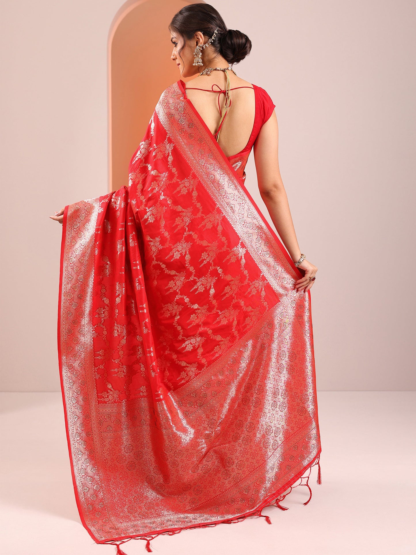 Red Woven Design Silk Blend Saree With Unstitched Blouse Piece