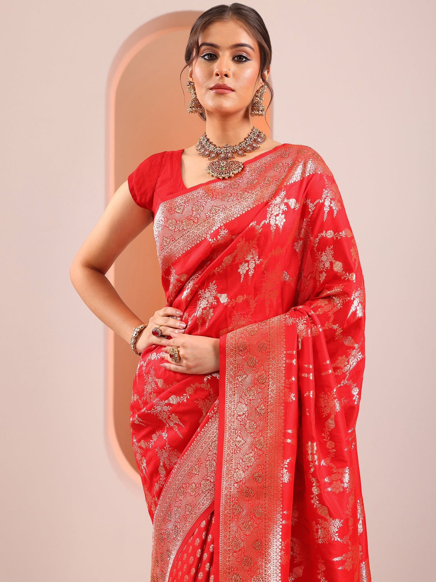 Red Woven Design Silk Blend Saree With Unstitched Blouse Piece