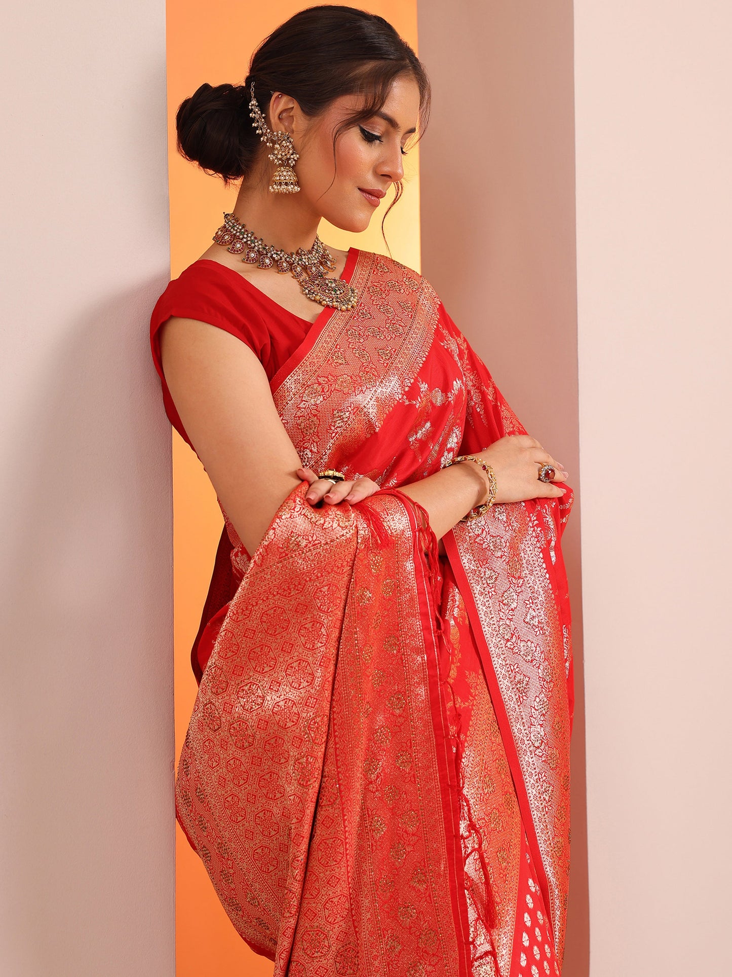 Red Woven Design Silk Blend Saree With Unstitched Blouse Piece