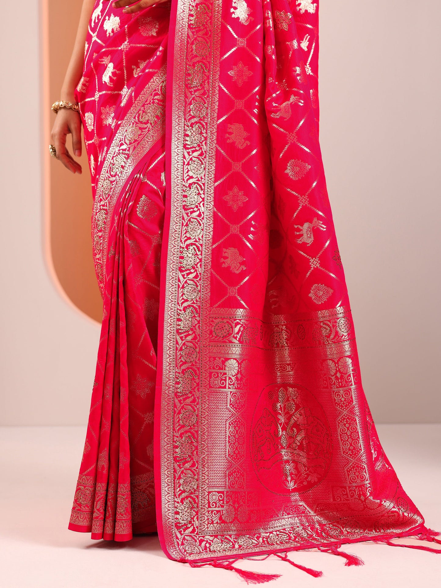 Pink Woven Design Banarasi Silk Blend Saree With Unstitched Blouse Piece