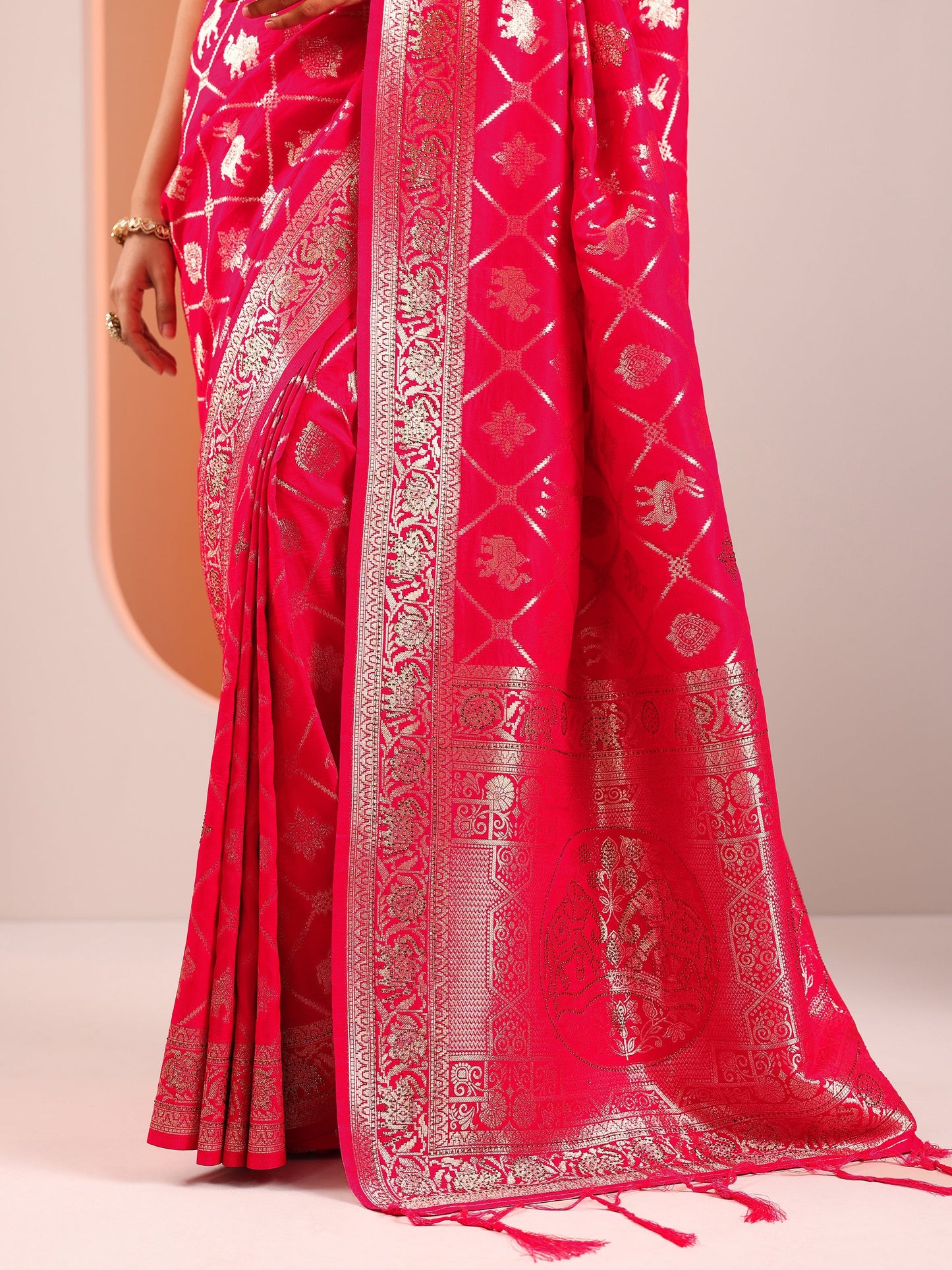 Pink Woven Design Banarasi Silk Blend Saree With Unstitched Blouse Piece