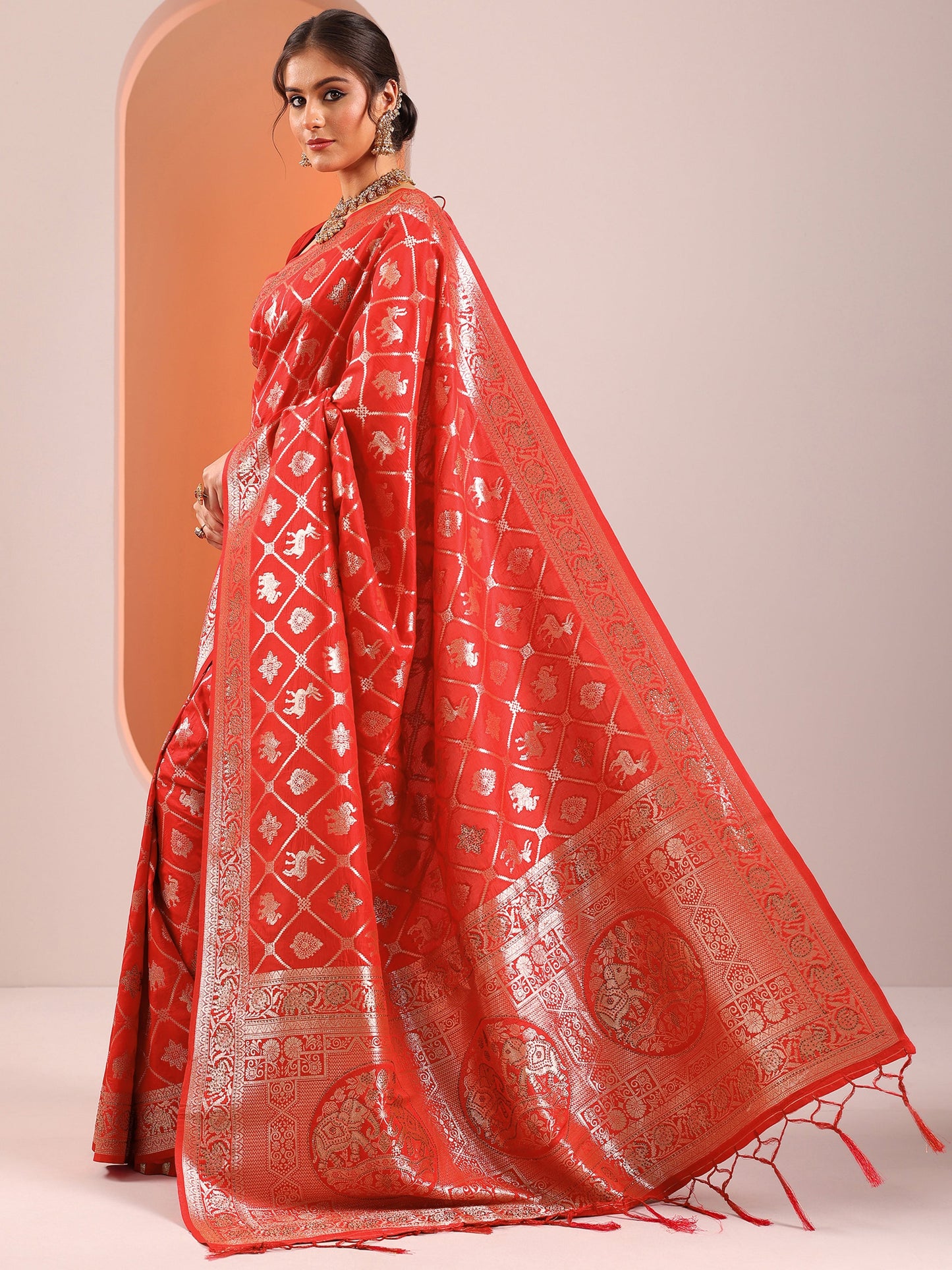 Red Woven Design Silk Blend Saree With Unstitched Blouse Piece