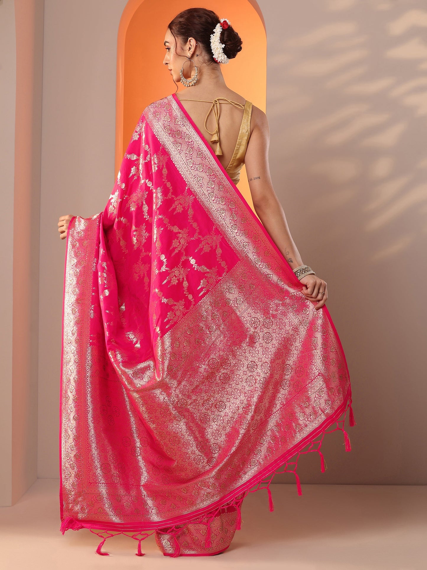 Pink Woven Design Banarasi Silk Blend Saree With Unstitched Blouse Piece