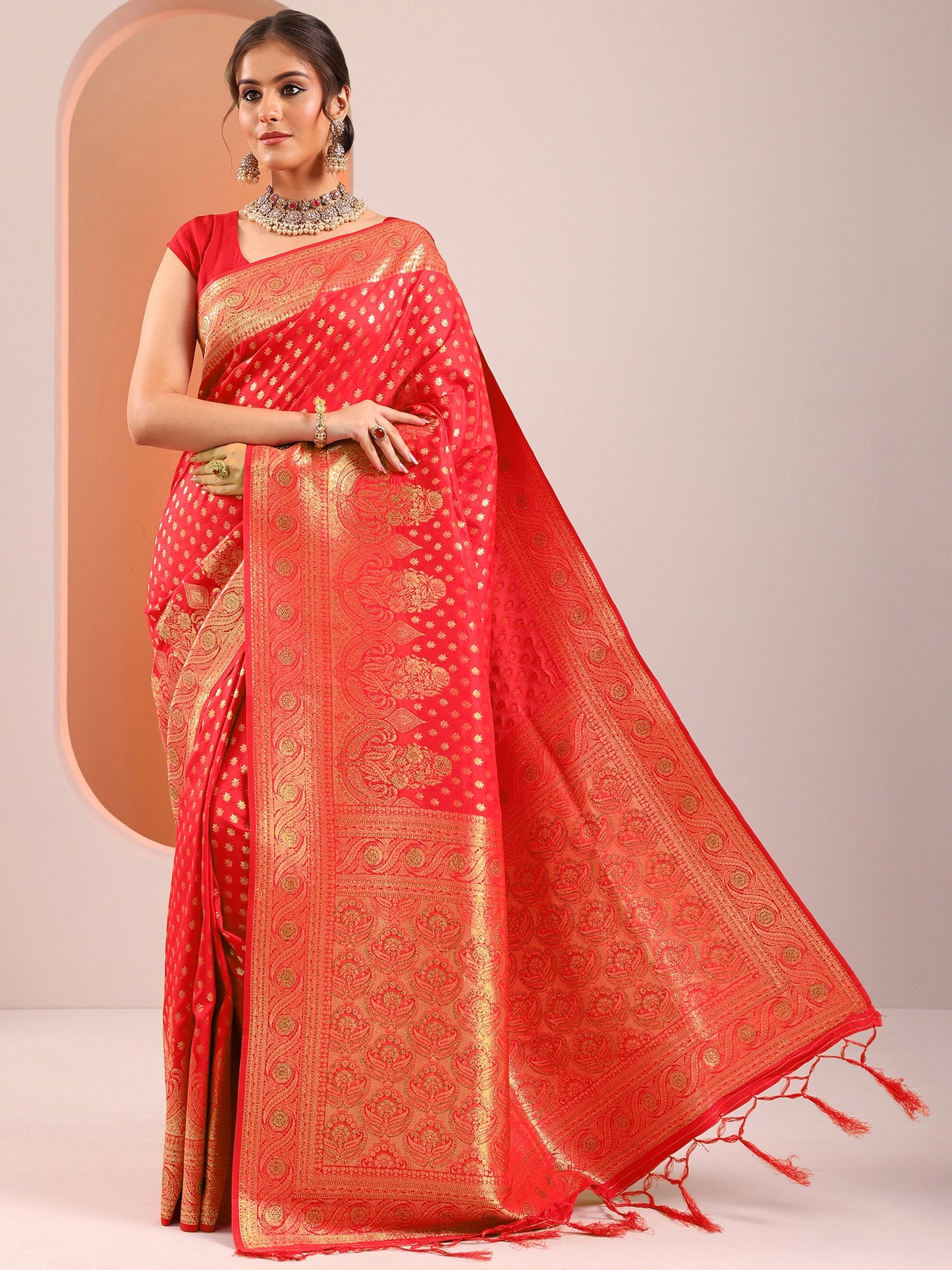 Red Woven Design Banarasi Silk Blend Saree With Unstitched Blouse Piece