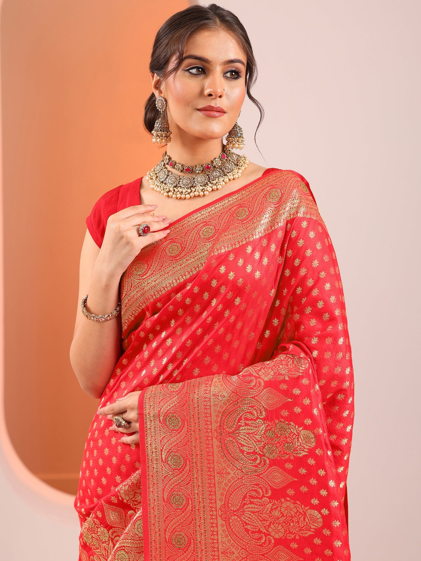 Red Woven Design Banarasi Silk Blend Saree With Unstitched Blouse Piece
