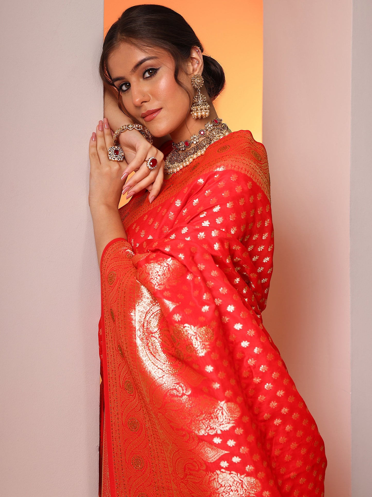 Red Woven Design Banarasi Silk Blend Saree With Unstitched Blouse Piece