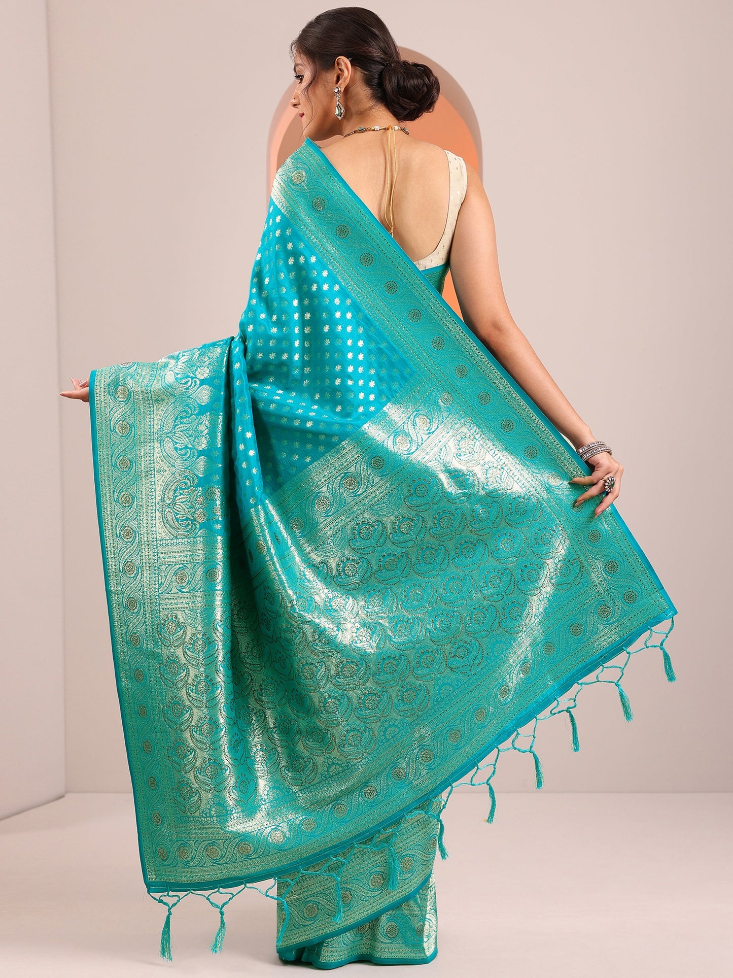 Blue Woven Design Banarasi Silk Blend Saree With Unstitched Blouse Piece