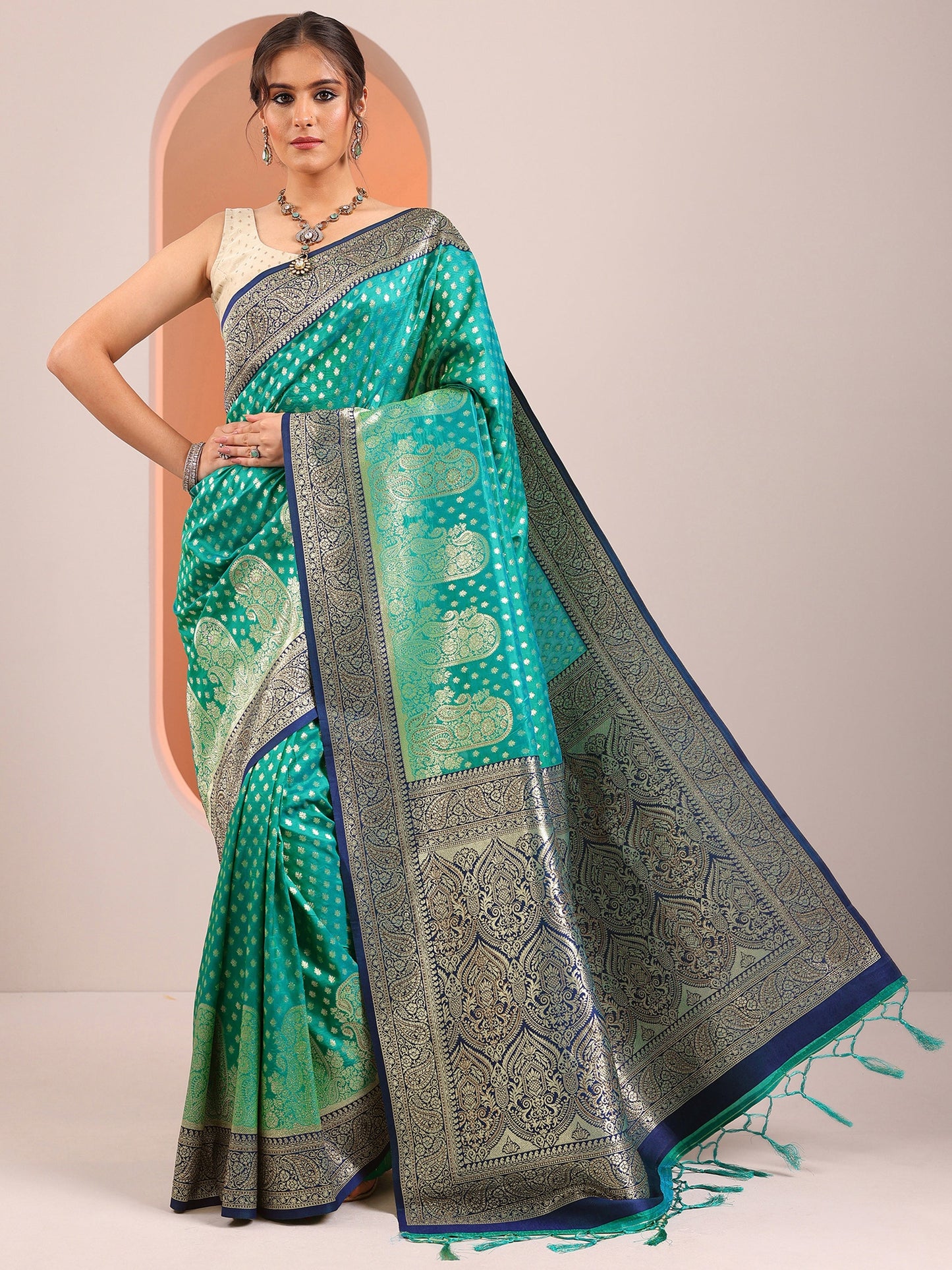 Green Woven Design Banarasi Silk Blend Saree With Unstitched Blouse Piece