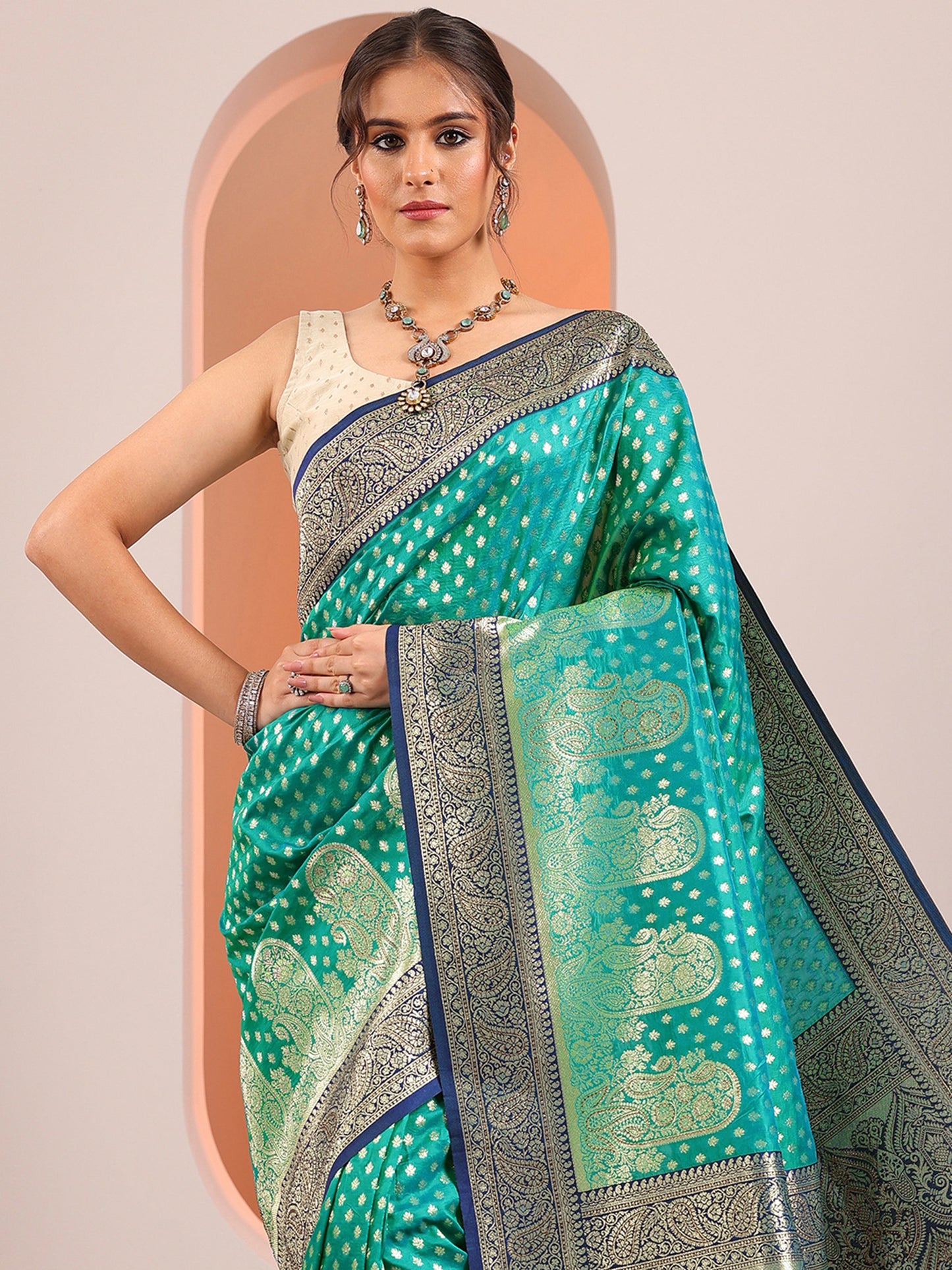 Green Woven Design Banarasi Silk Blend Saree With Unstitched Blouse Piece