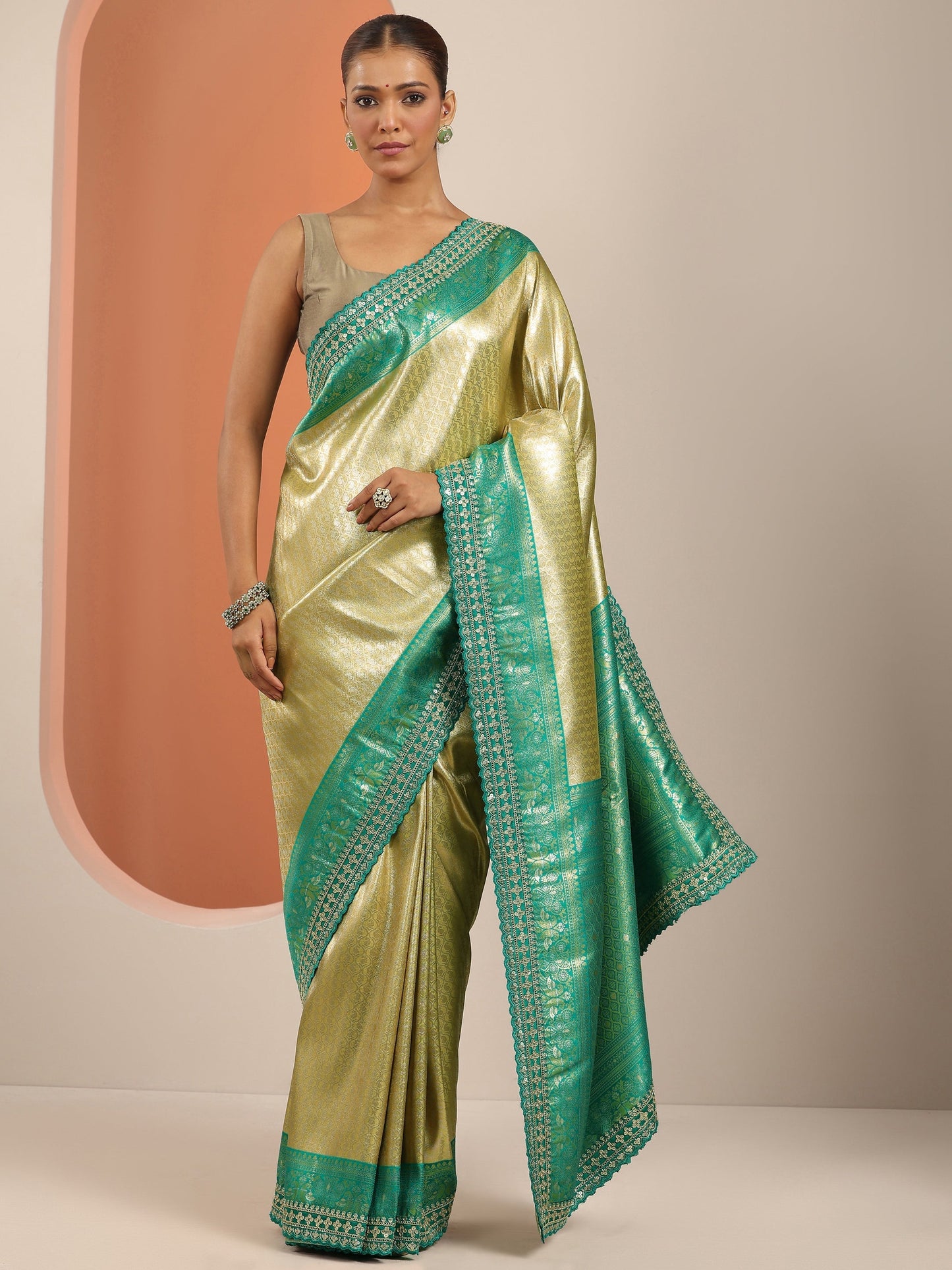 Green Woven Design Banarasi Silk Blend Saree With Unstitched Blouse Piece