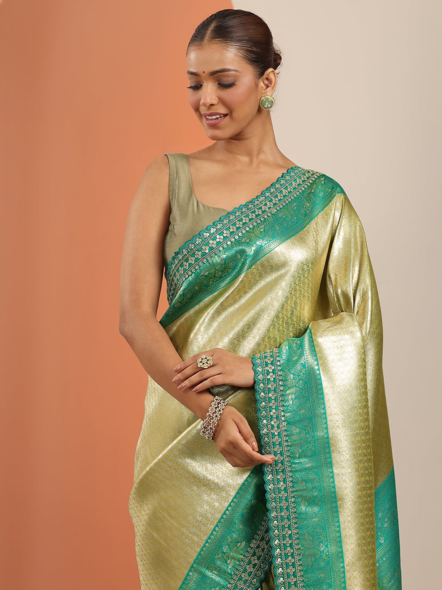 Green Woven Design Banarasi Silk Blend Saree With Unstitched Blouse Piece