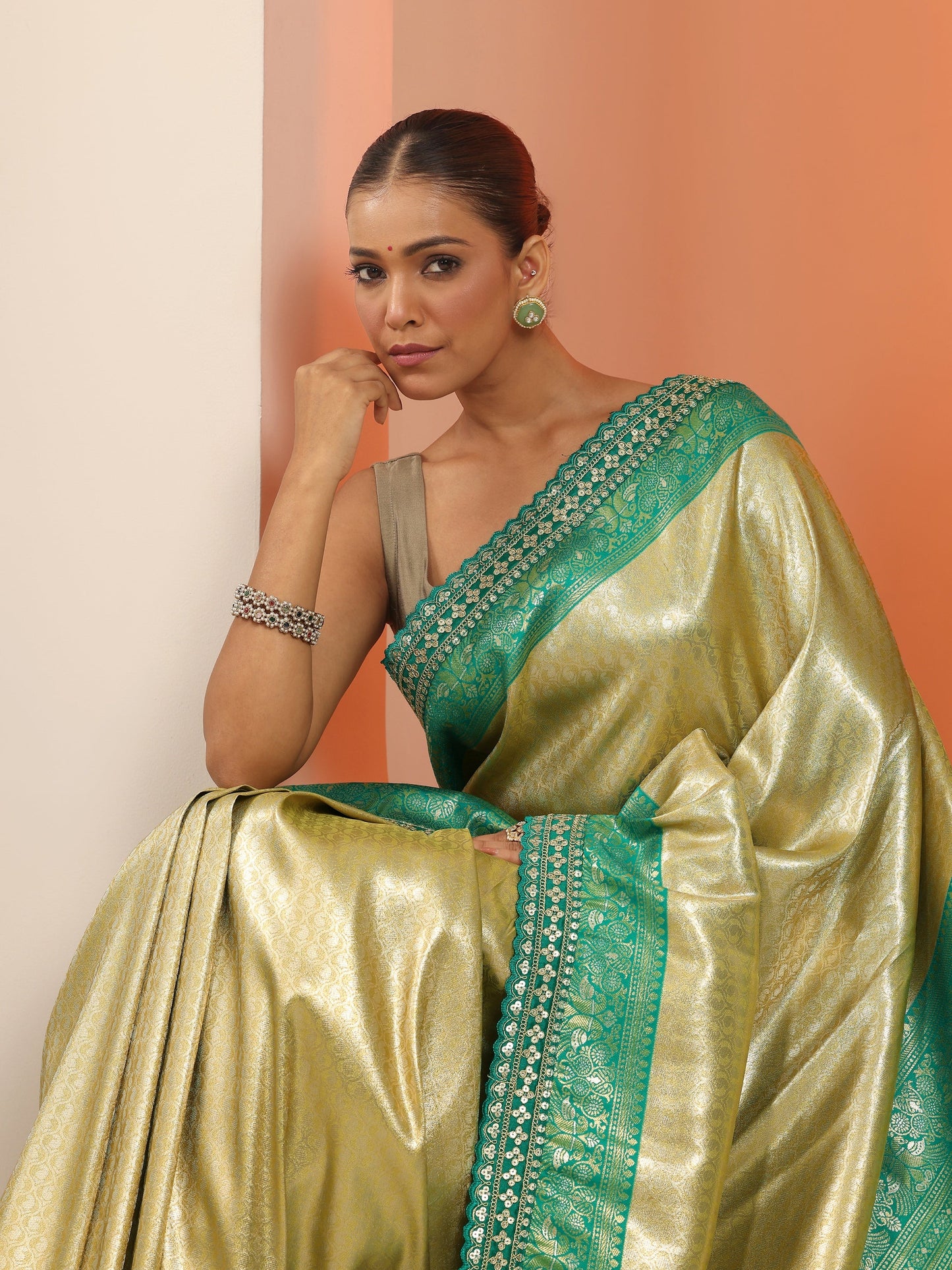 Green Woven Design Banarasi Silk Blend Saree With Unstitched Blouse Piece