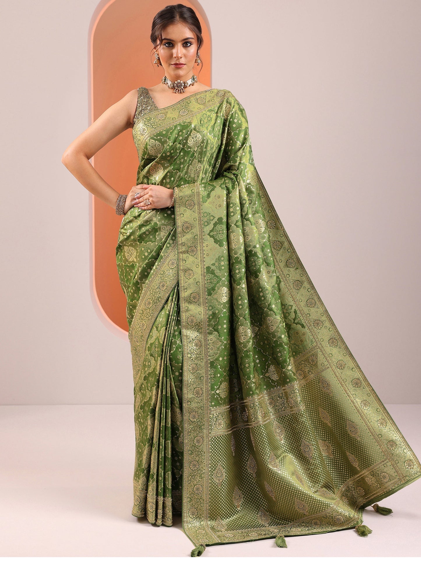 Green Woven Design Banarasi Silk Blend Saree With Unstitched Blouse Piece
