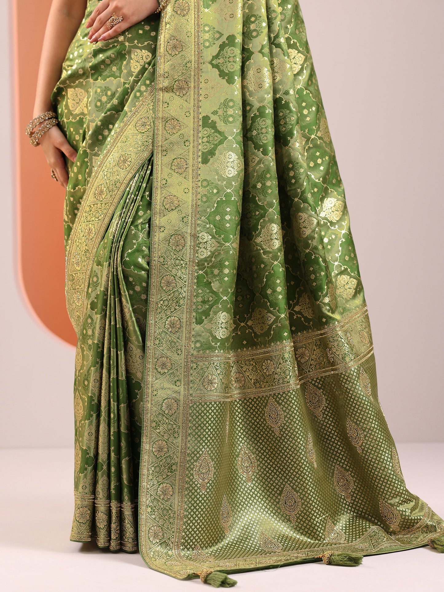 Green Woven Design Banarasi Silk Blend Saree With Unstitched Blouse Piece
