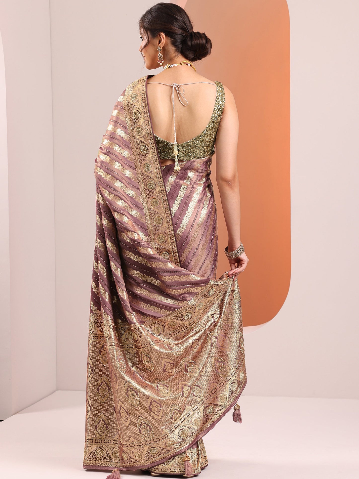 Mauve Woven Design Banarasi Silk Blend Saree With Unstitched Blouse Piece
