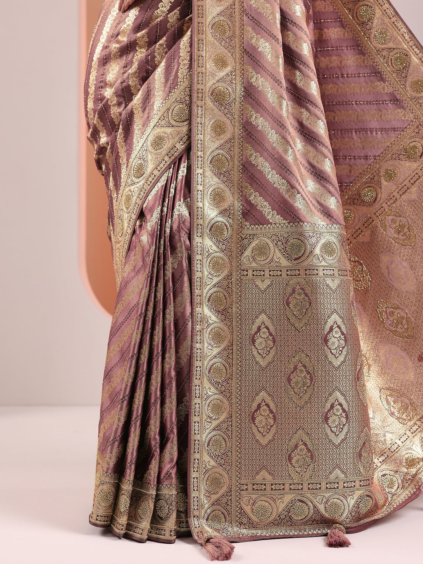 Mauve Woven Design Banarasi Silk Blend Saree With Unstitched Blouse Piece