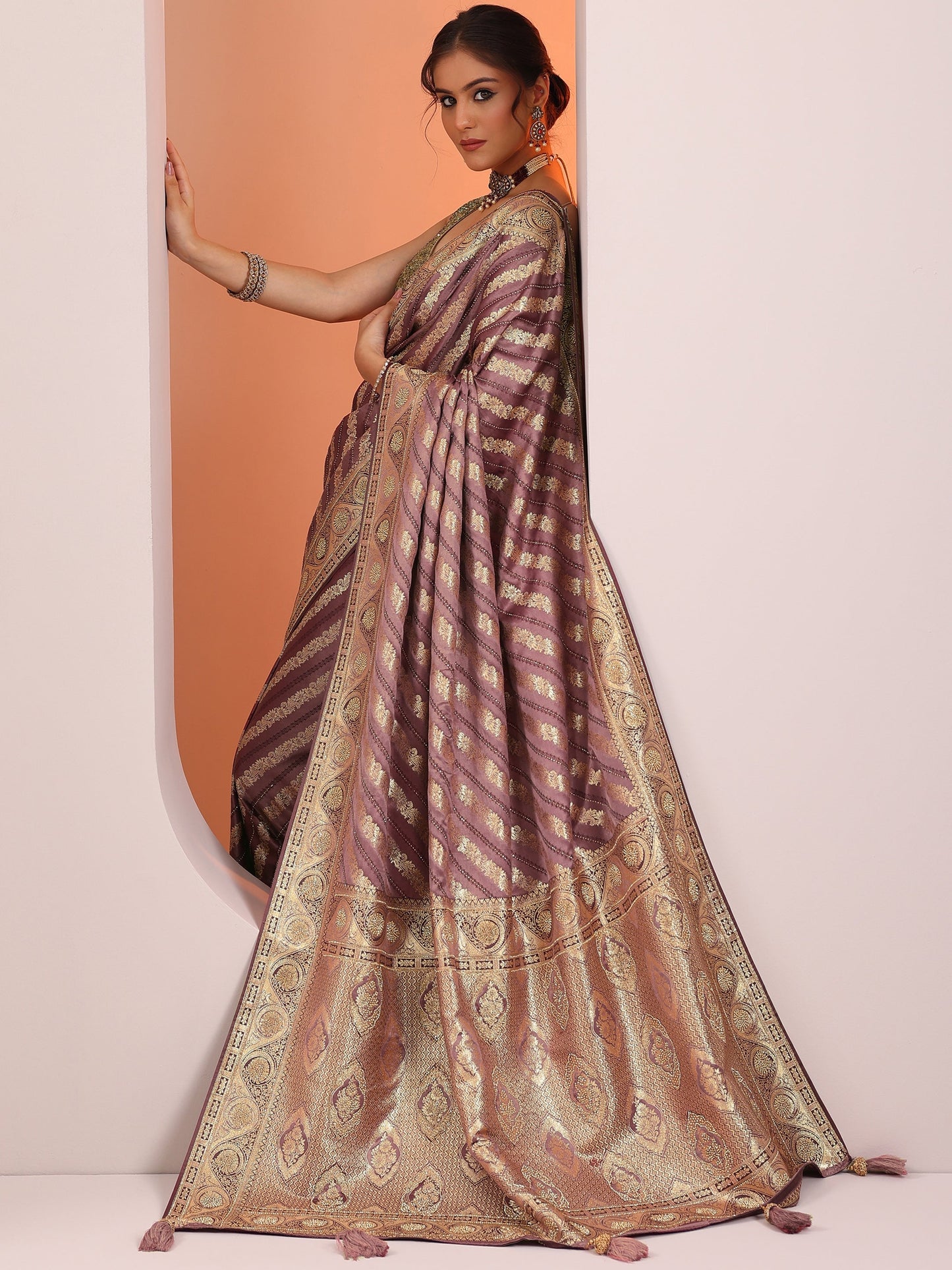 Mauve Woven Design Banarasi Silk Blend Saree With Unstitched Blouse Piece