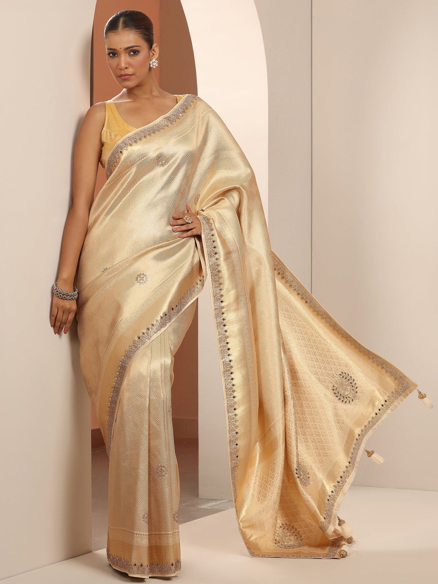 Gold  Silk Blend Saree With Unstitched Blouse Piece