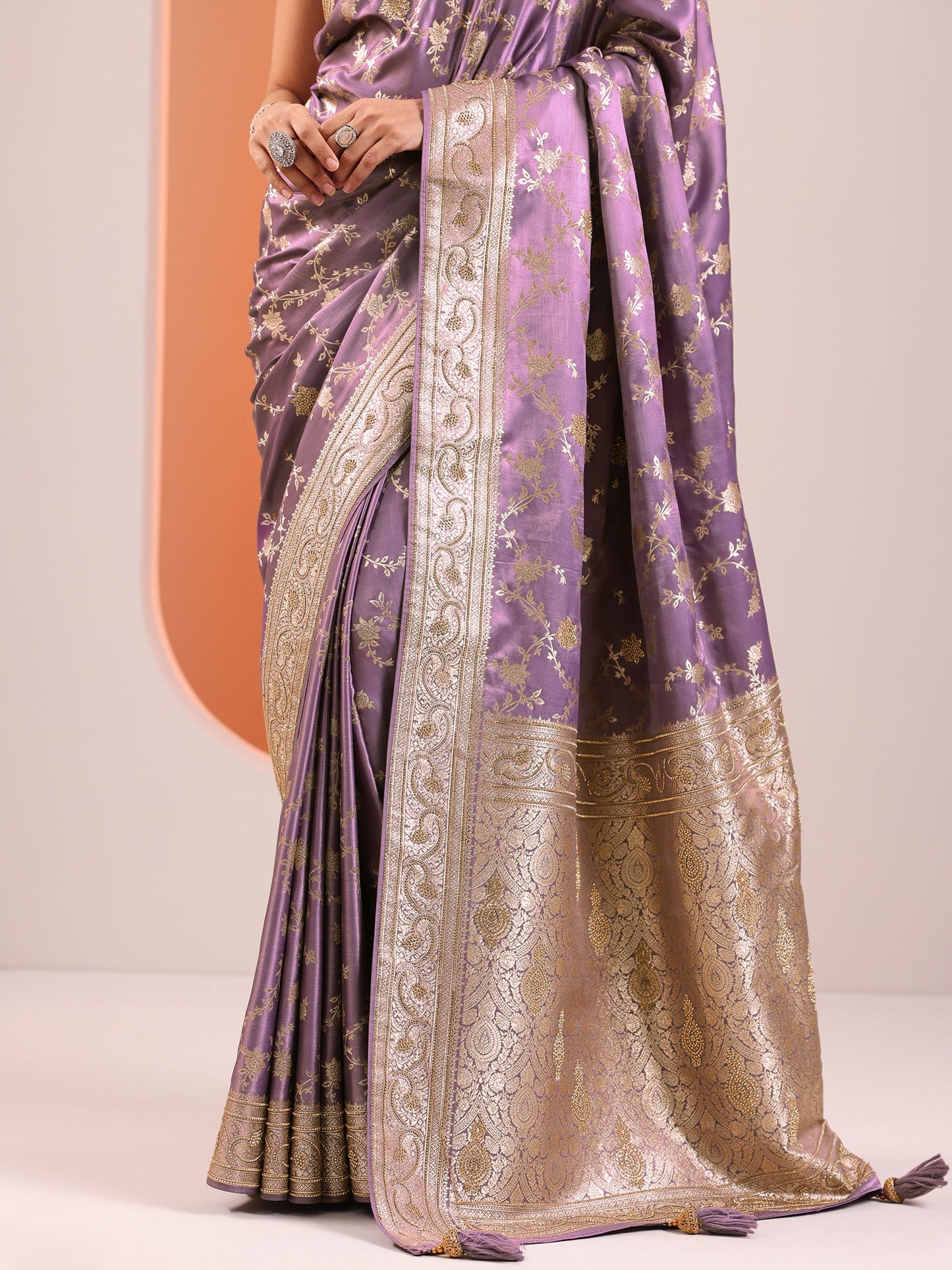 Lavender Woven Design Banarasi Silk Blend Saree With Unstitched Blouse Piece