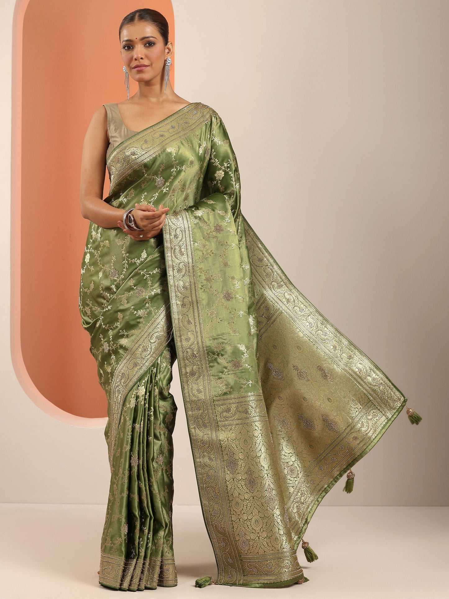 Green Woven Design Banarasi Silk Blend Saree With Unstitched Blouse Piece