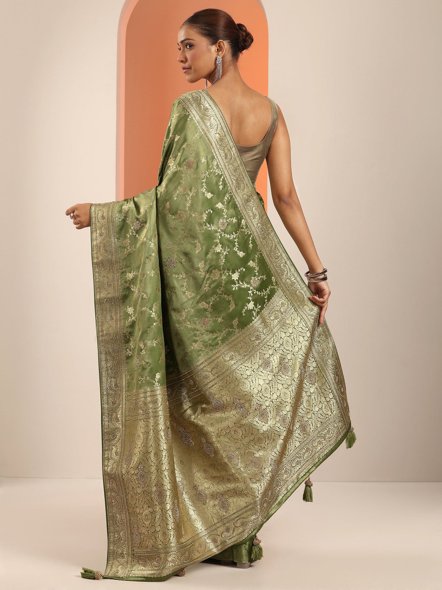 Green Woven Design Banarasi Silk Blend Saree With Unstitched Blouse Piece