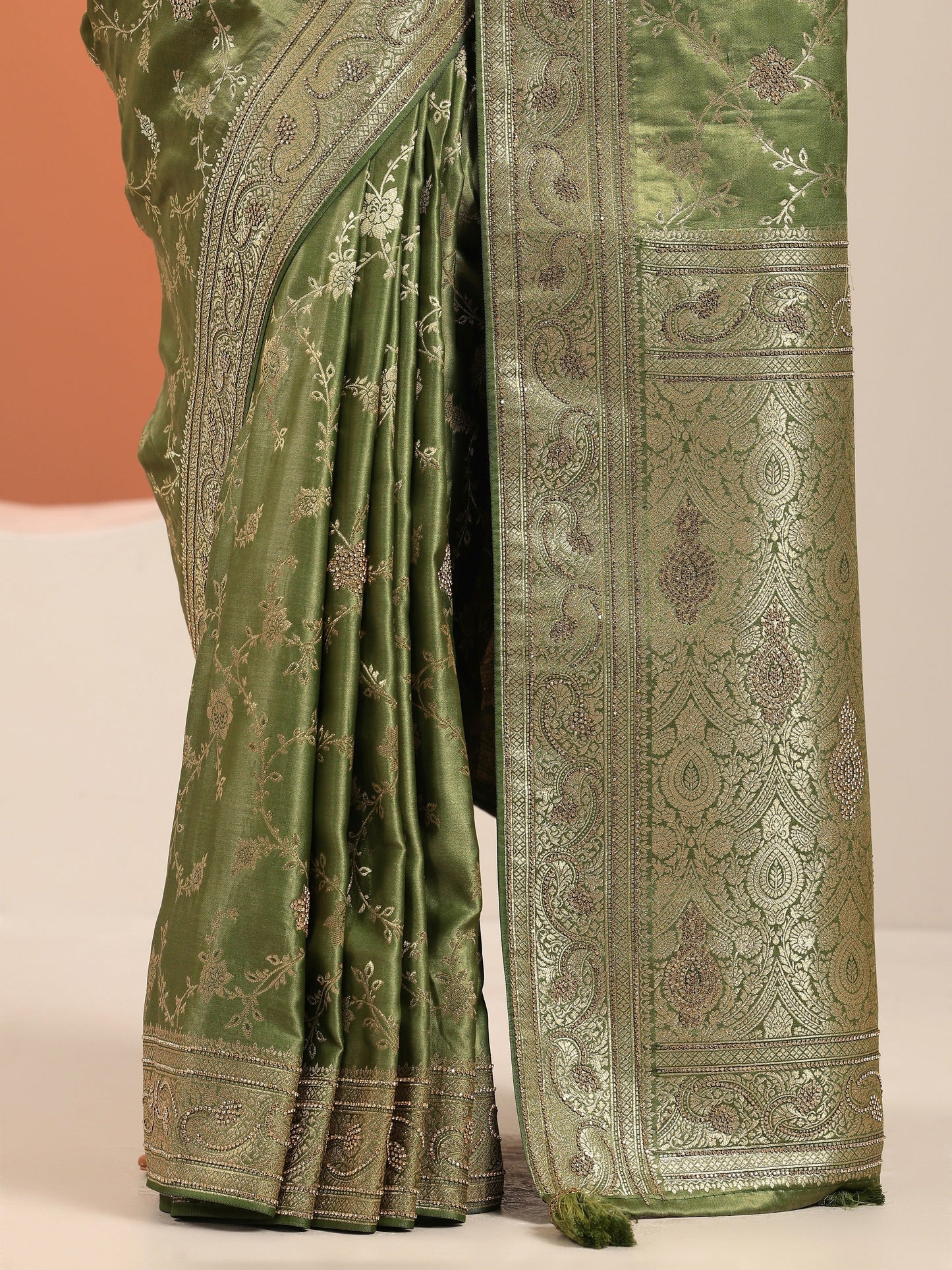 Green Woven Design Banarasi Silk Blend Saree With Unstitched Blouse Piece