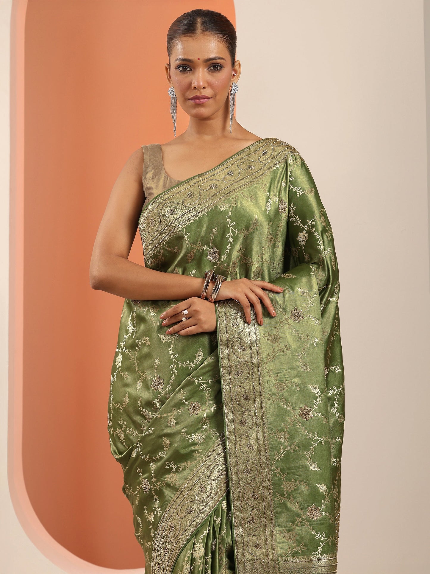 Green Woven Design Banarasi Silk Blend Saree With Unstitched Blouse Piece