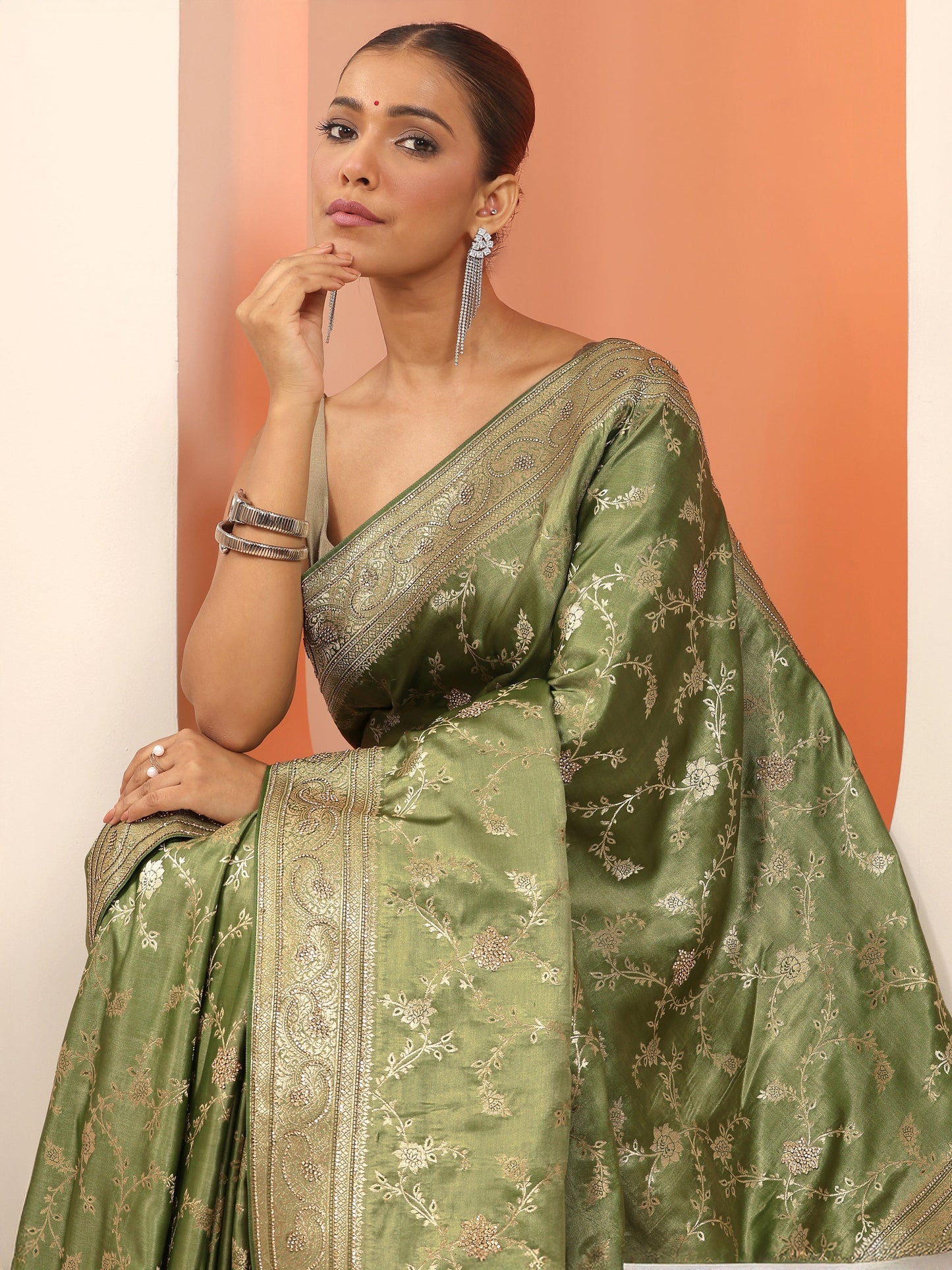 Green Woven Design Banarasi Silk Blend Saree With Unstitched Blouse Piece