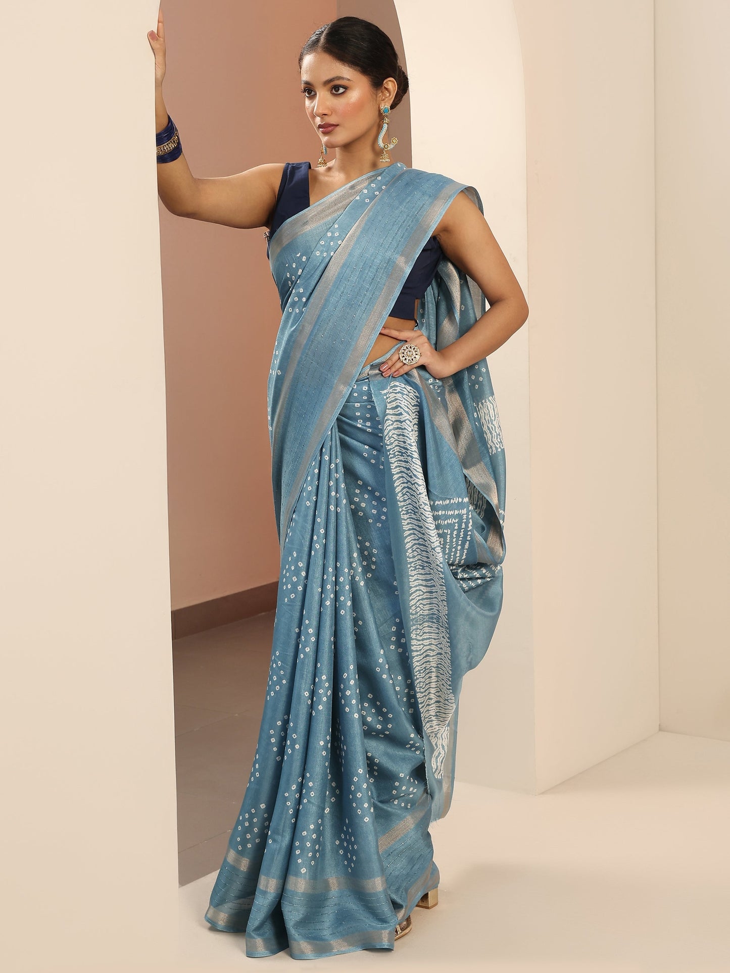 Blue Printed Silk Blend Saree With Unstitched Blouse Piece