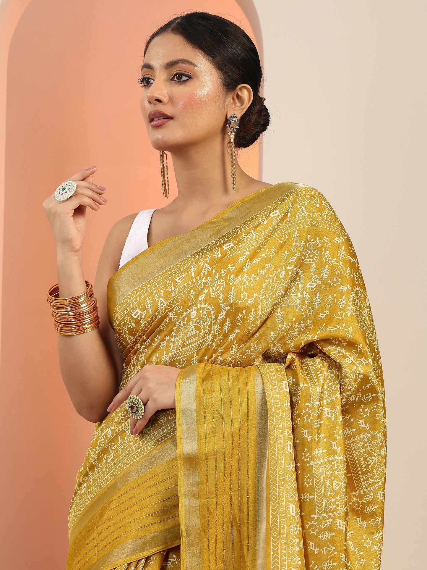 Mustard Printed Silk Blend Saree With Unstitched Blouse Piece