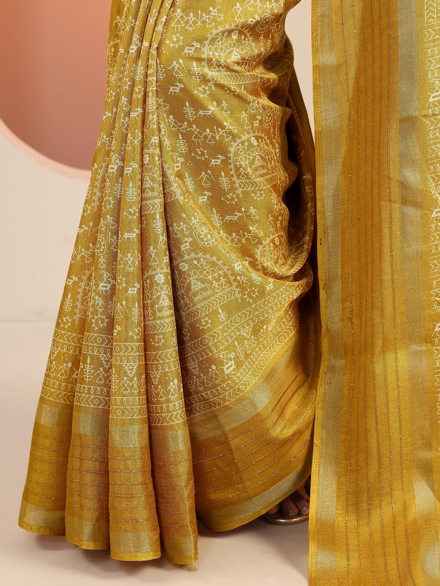 Mustard Printed Silk Blend Saree With Unstitched Blouse Piece