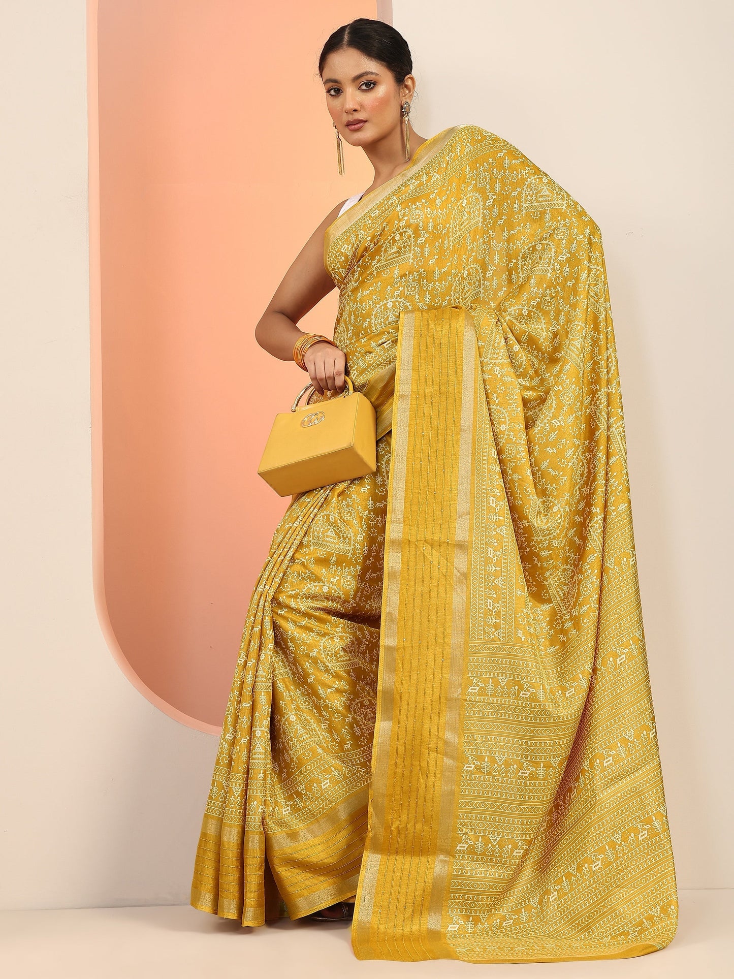 Mustard Printed Silk Blend Saree With Unstitched Blouse Piece