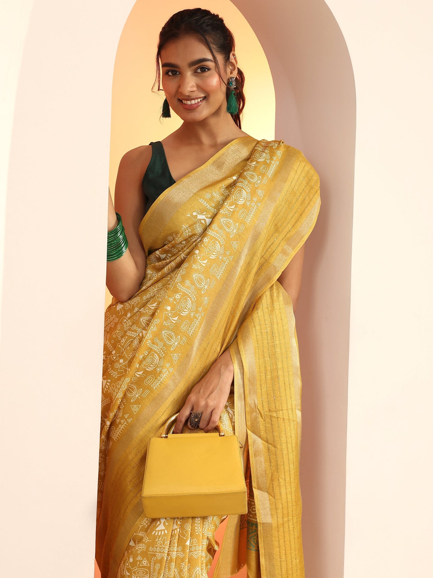 Mustard Printed Silk Blend Saree With Unstitched Blouse Piece