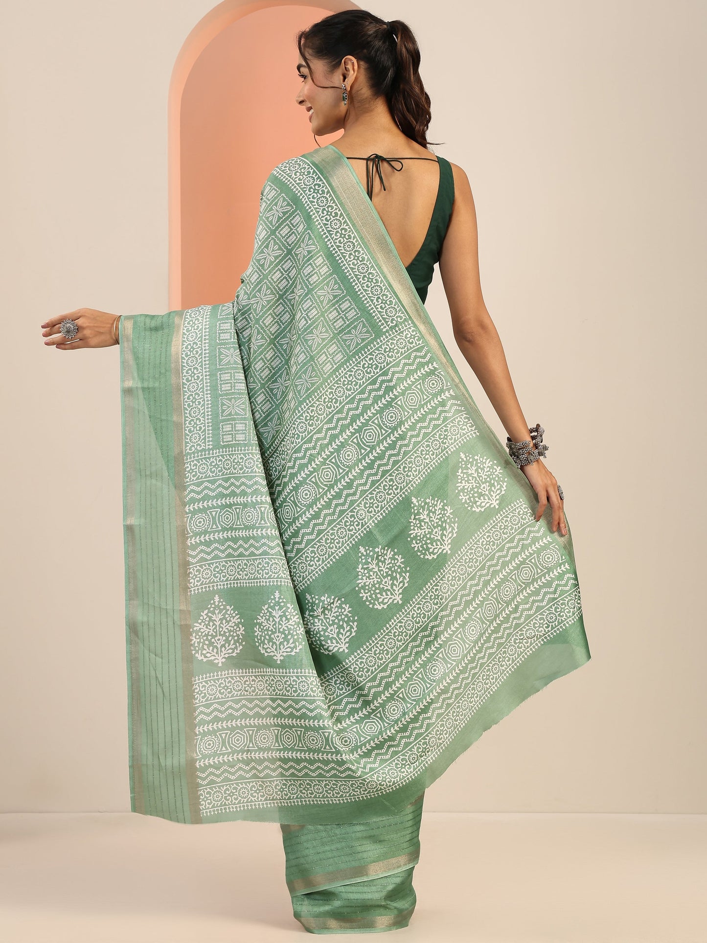 Green Printed Silk Blend Saree With Unstitched Blouse Piece