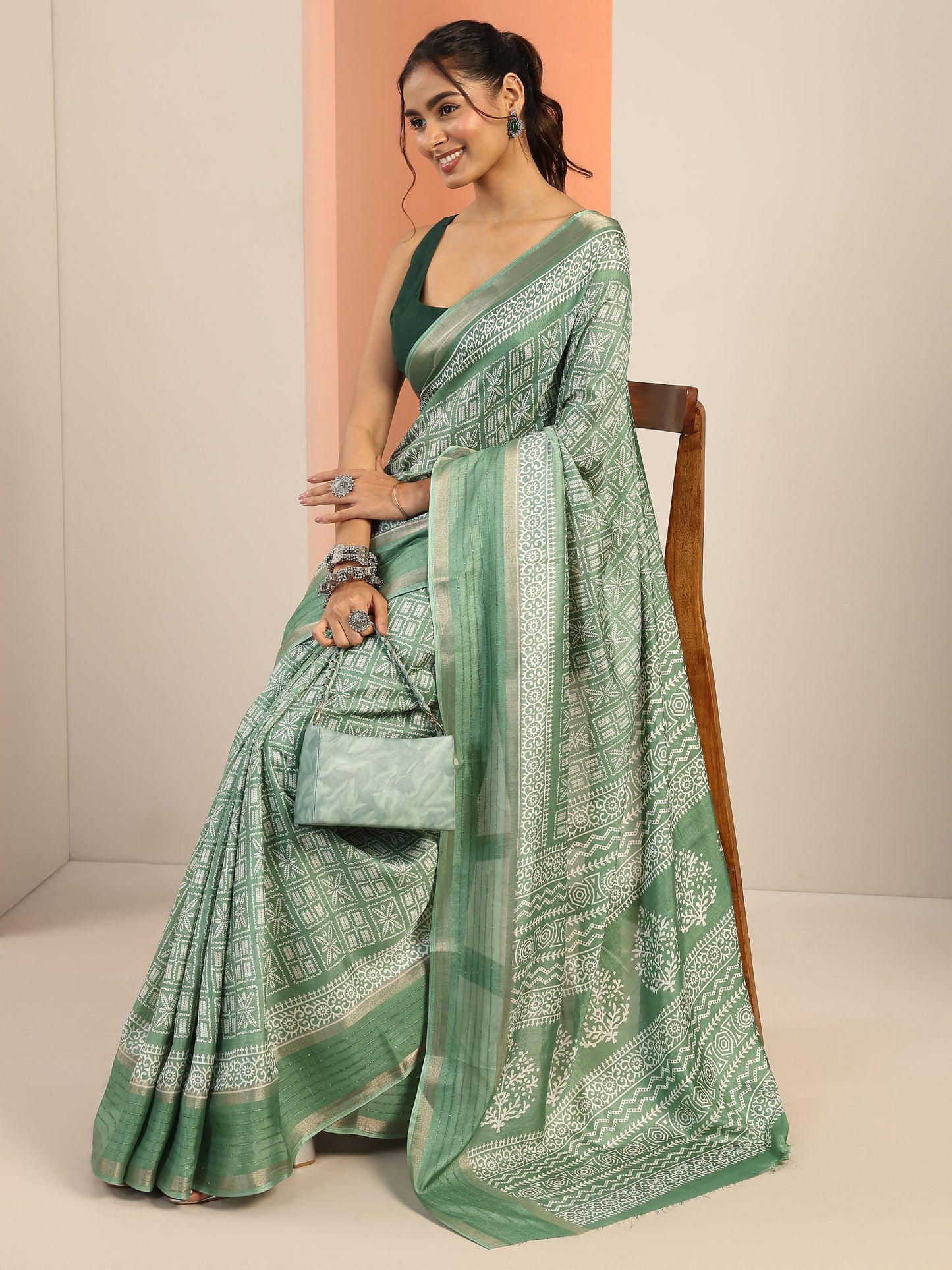 Green Printed Silk Blend Saree With Unstitched Blouse Piece