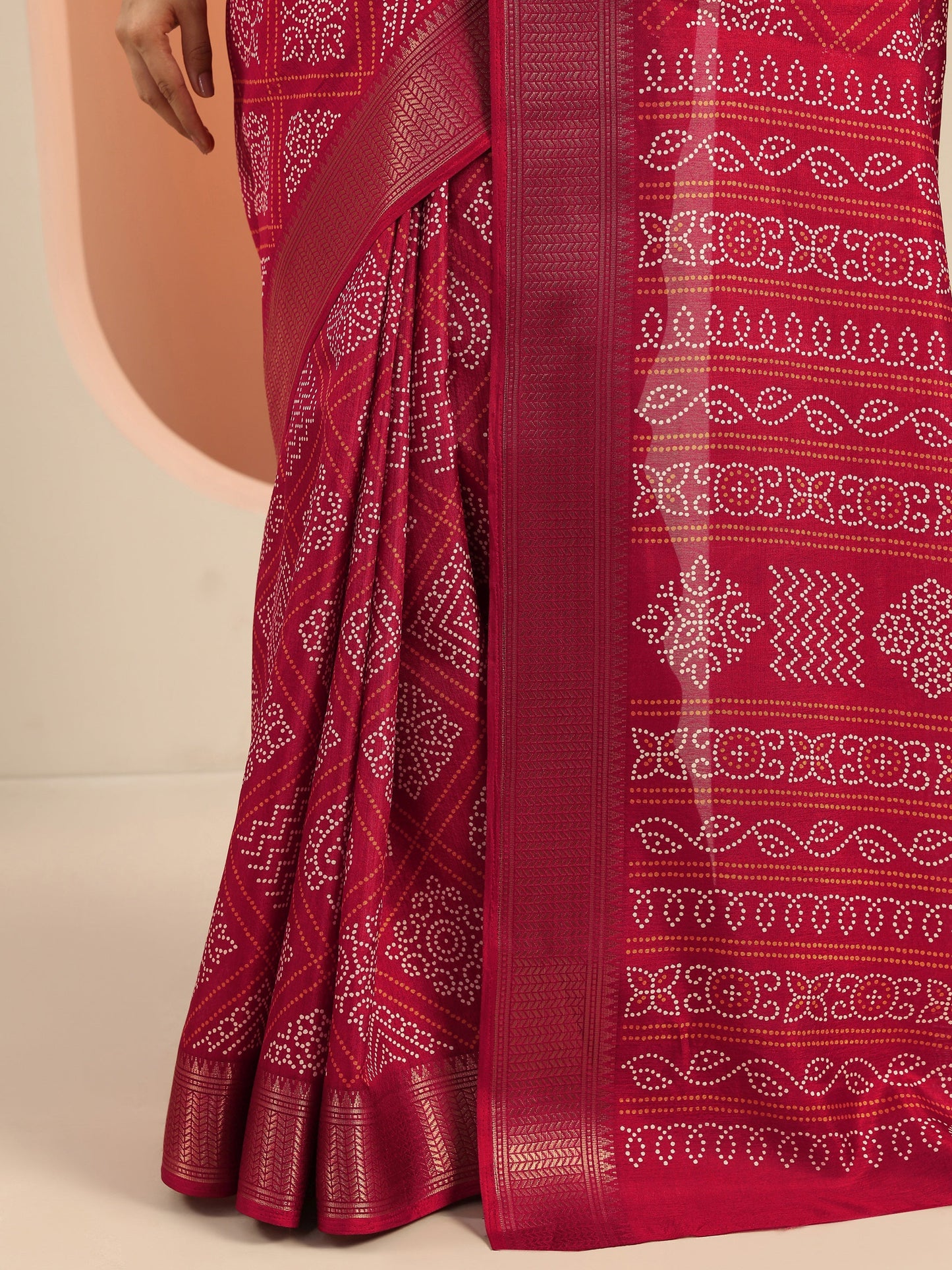 Red Printed Silk Blend Saree With Unstitched Blouse Piece