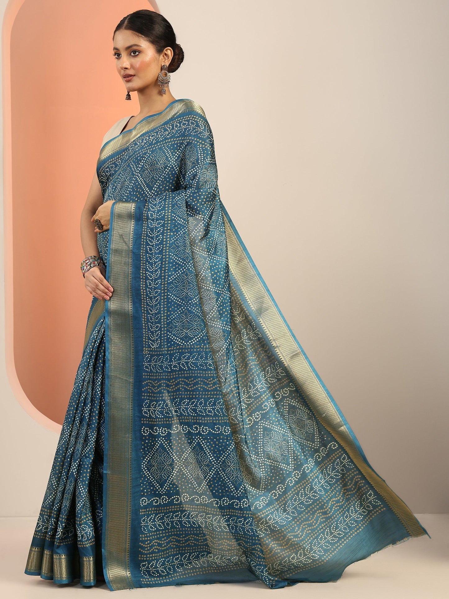 Teal Printed Silk Blend Saree With Unstitched Blouse Piece
