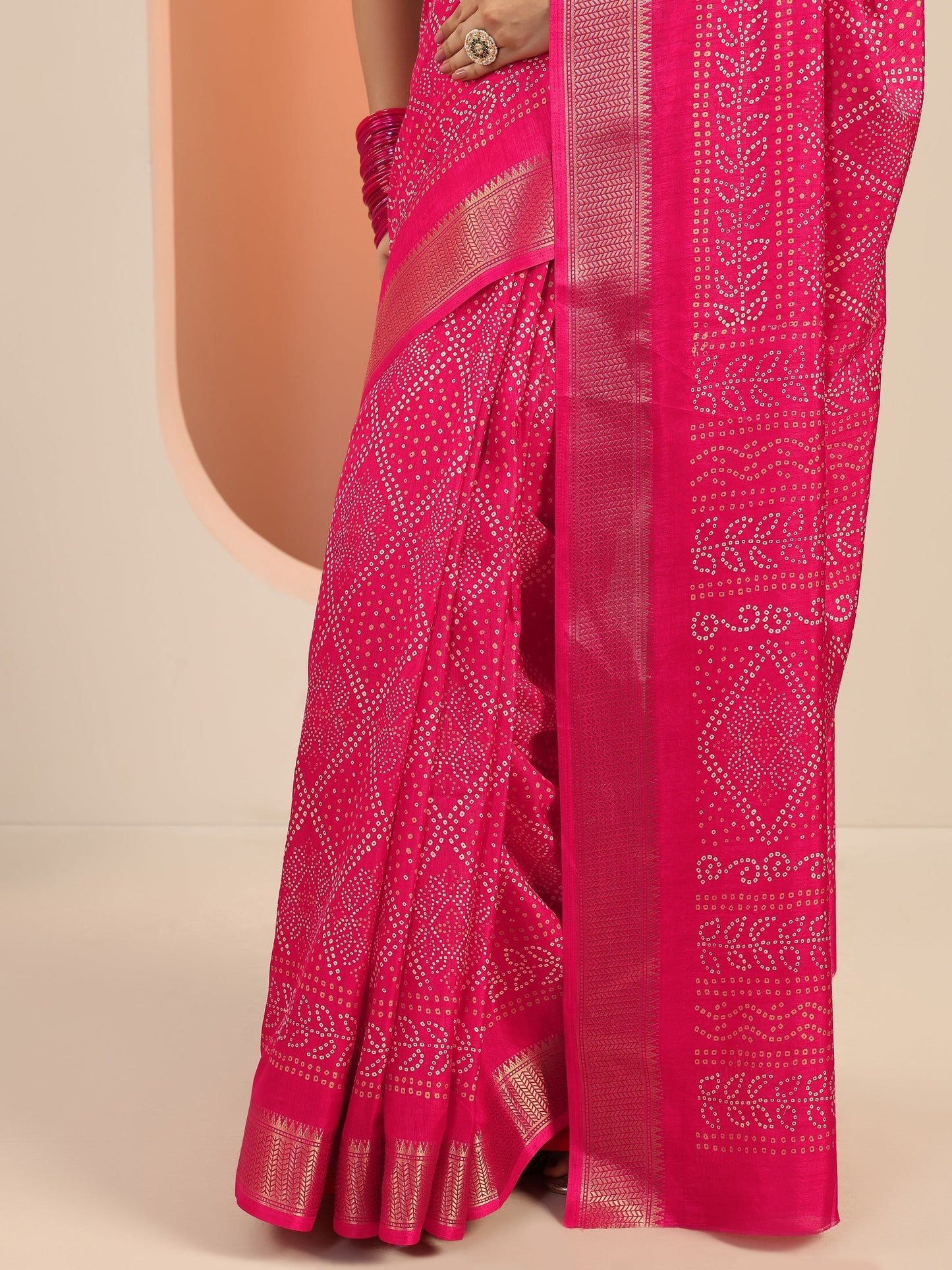 Pink Printed Silk Blend Saree With Unstitched Blouse Piece