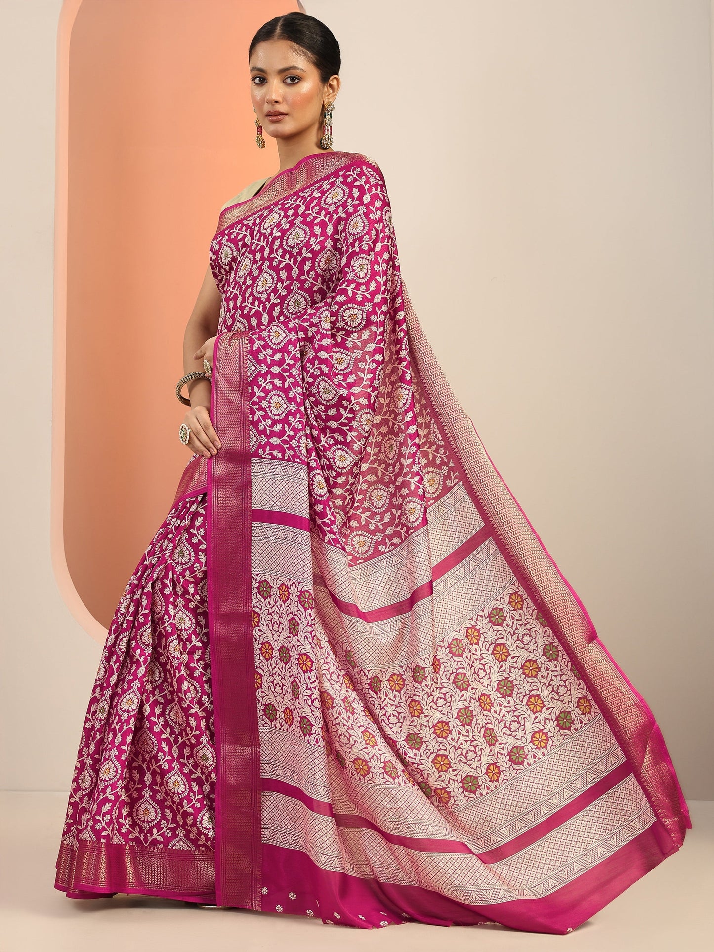 Maroon Printed Silk Blend Saree With Unstitched Blouse Piece