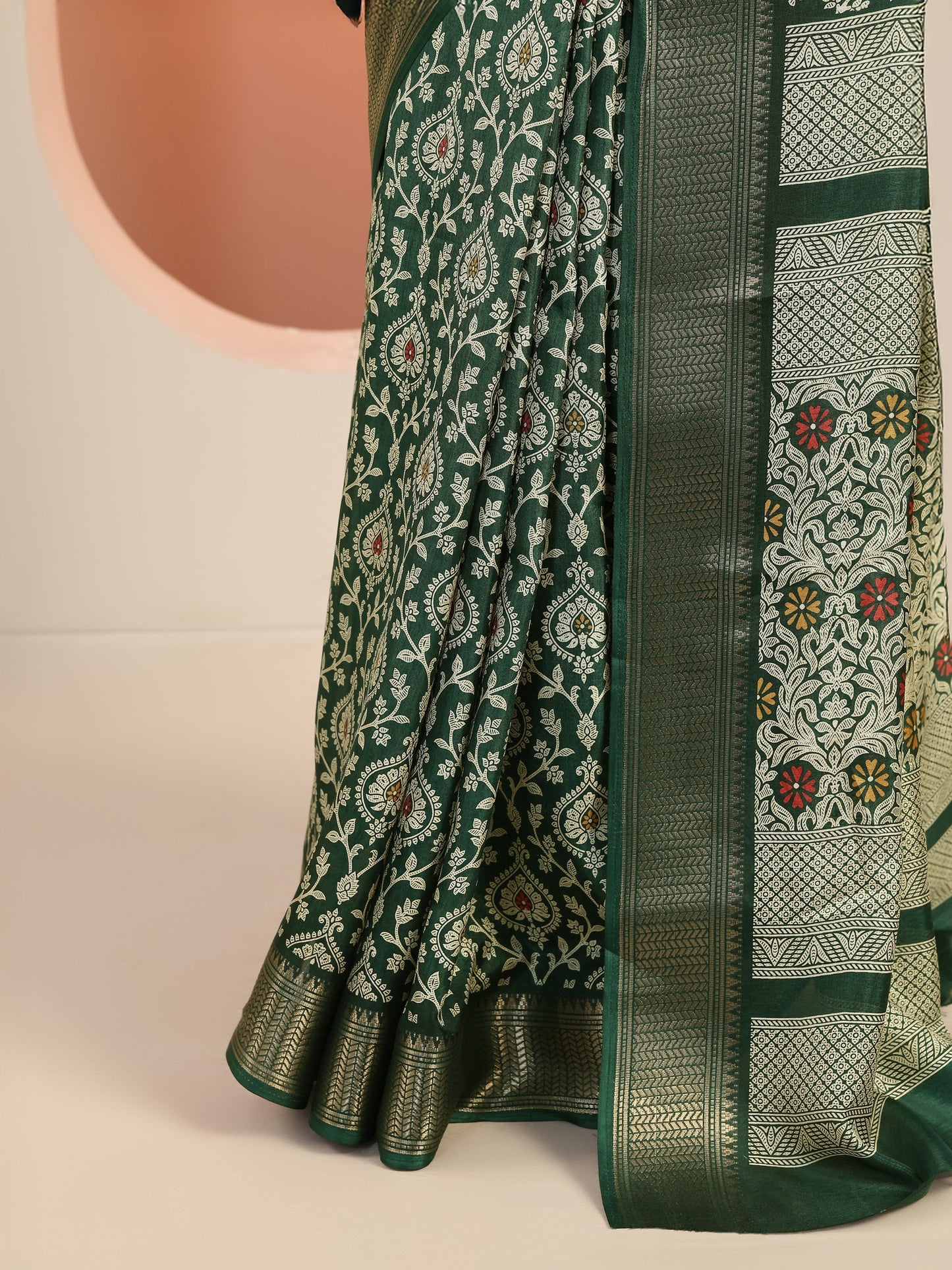 Green Printed Silk Blend Saree With Unstitched Blouse Piece