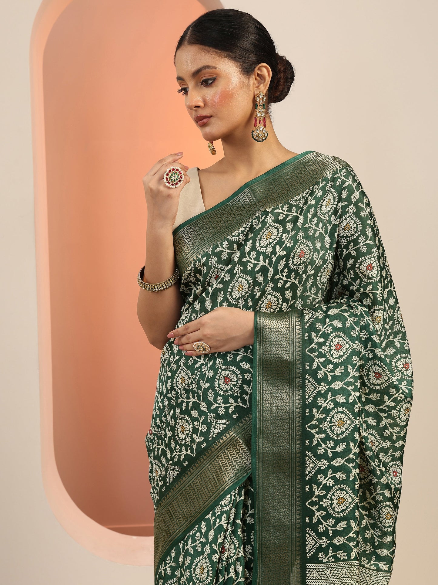 Green Printed Silk Blend Saree With Unstitched Blouse Piece